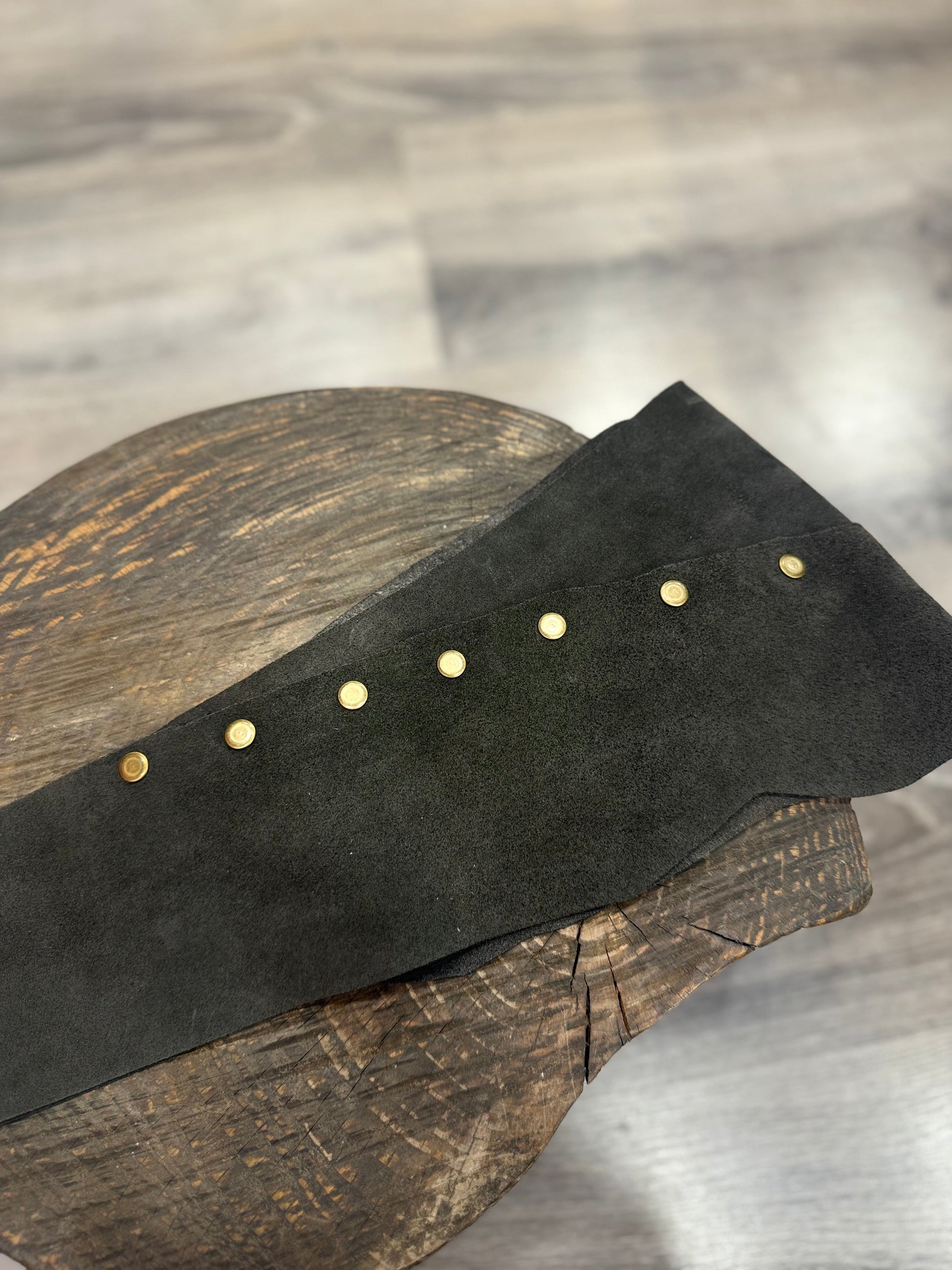 Harlan Nubuk Hakiki Deri El Yapımı Western Kemer – Koyu Kahverengi Aksesuar > Kemer butik bohem giyim – Yılday Gür Butik Üsküdar Emaar