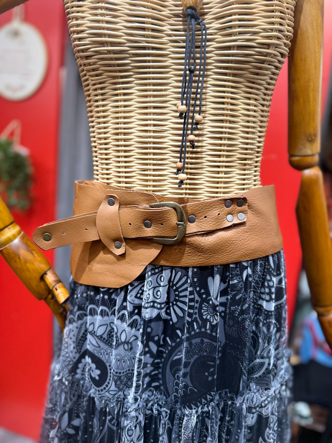 Harriet Deri Kemer | Taba Hakiki Deri El Yapımı Bohem Bel Kemer Aksesuar > Kemer butik bohem giyim – Yılday Gür Butik Üsküdar Emaar