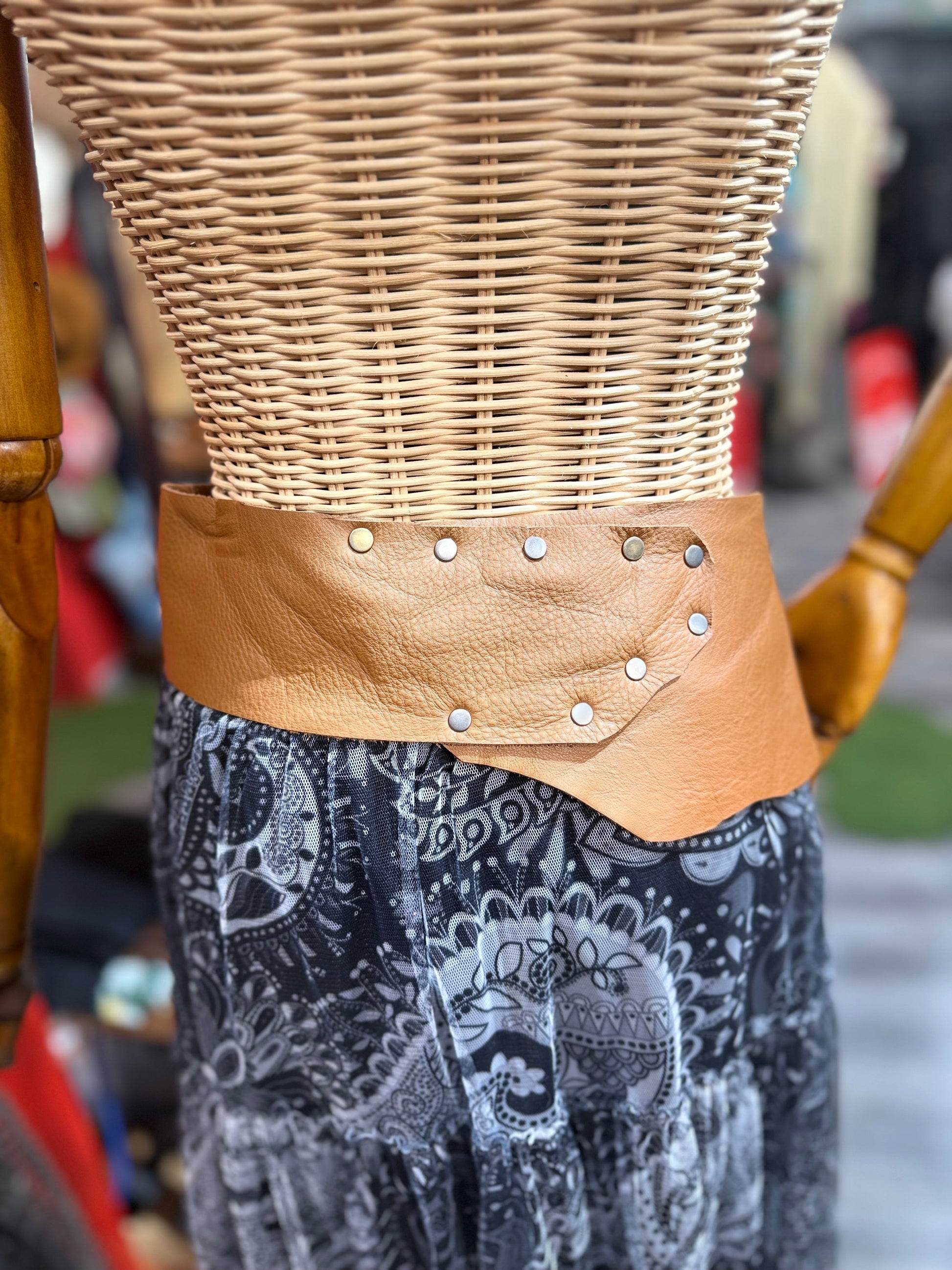 Harriet Deri Kemer | Taba Hakiki Deri El Yapımı Bohem Bel Kemer Aksesuar > Kemer butik bohem giyim – Yılday Gür Butik Üsküdar Emaar