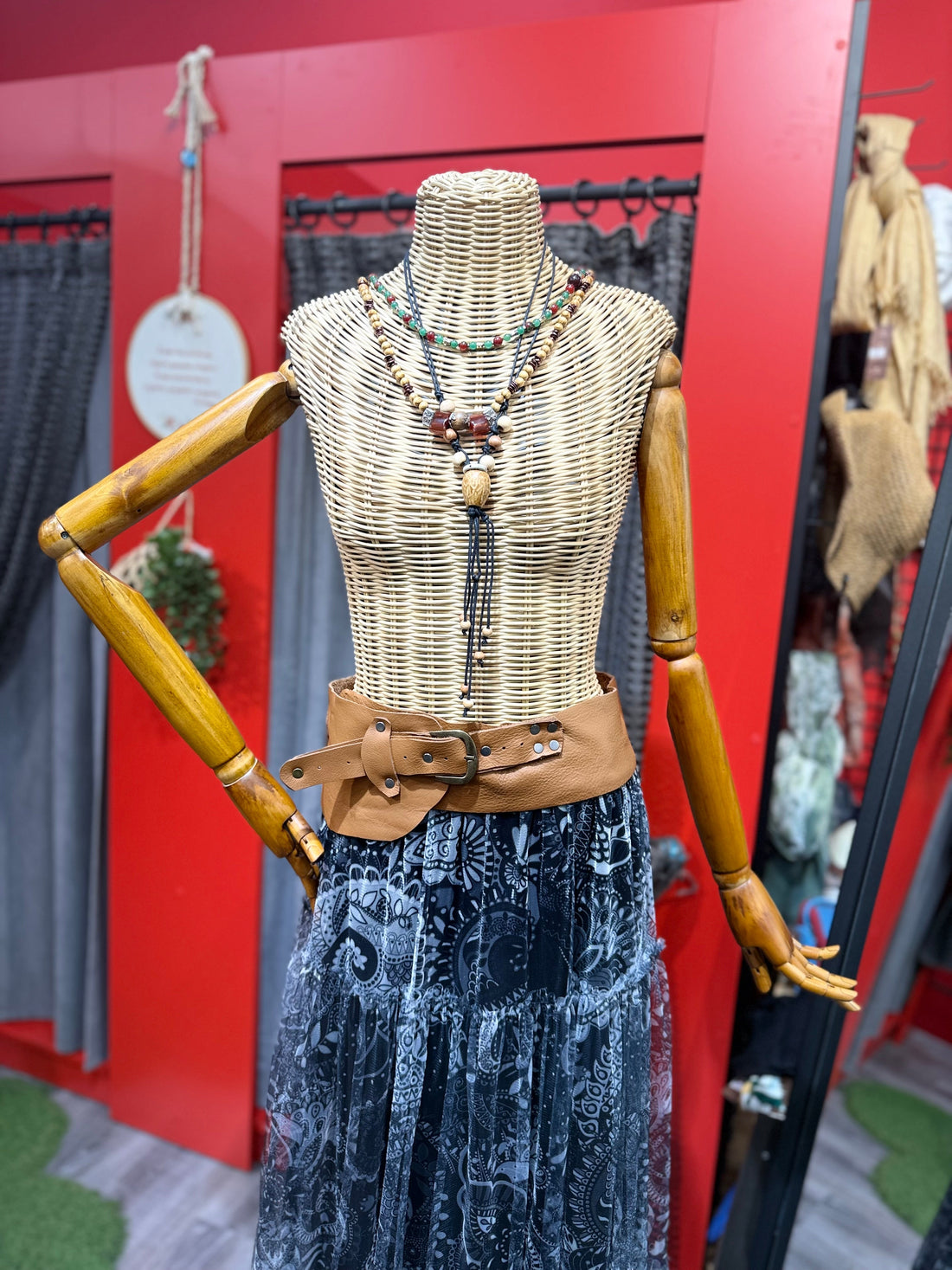 Harriet Deri Kemer | Taba Hakiki Deri El Yapımı Bohem Bel Kemer Aksesuar > Kemer butik bohem giyim – Yılday Gür Butik Üsküdar Emaar