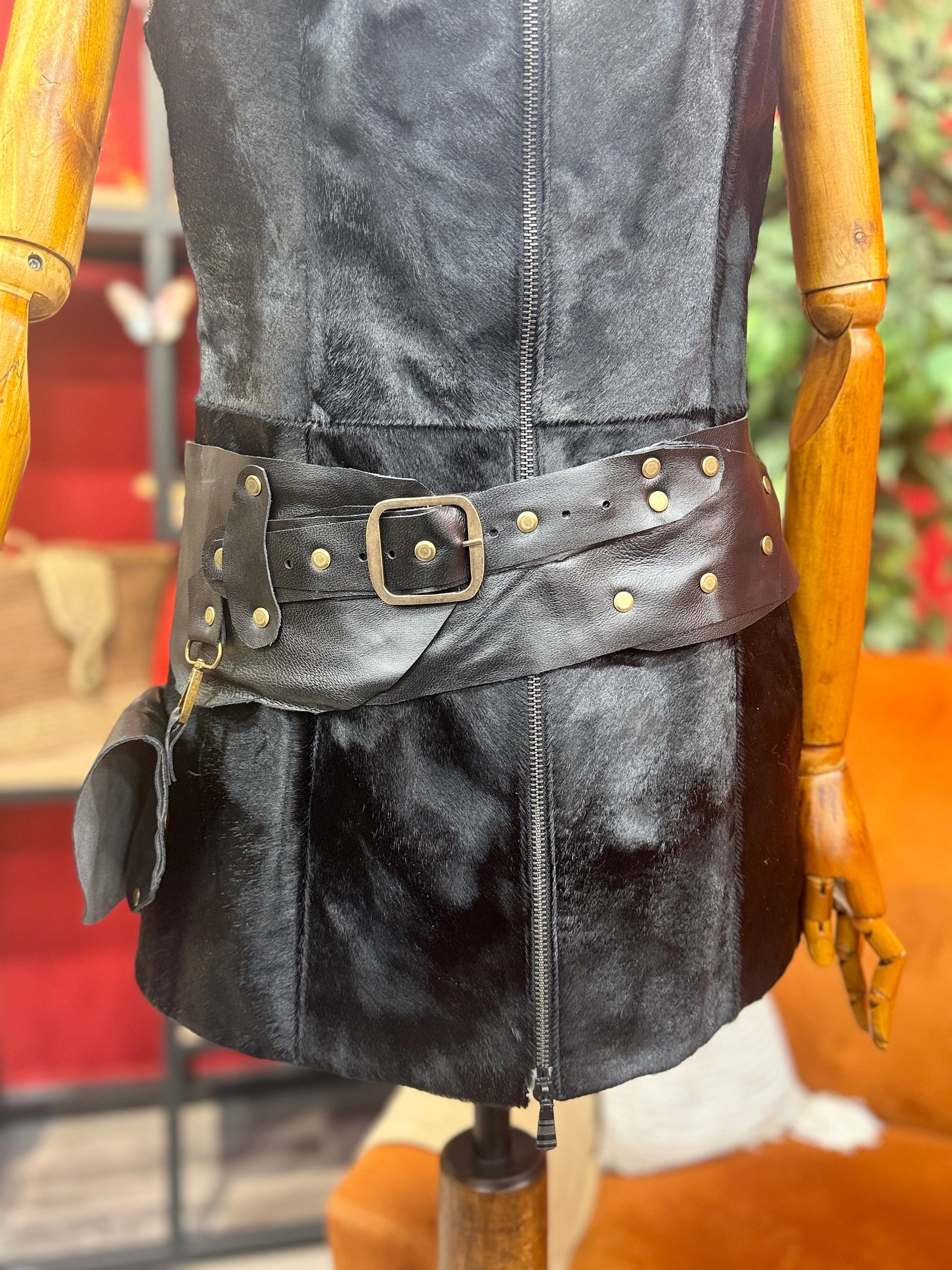 Hecate El Yapımı Cep Detaylı Deri Tasarım Kemer Aksesuar > Kemer butik bohem giyim – Yılday Gür Butik Üsküdar Emaar