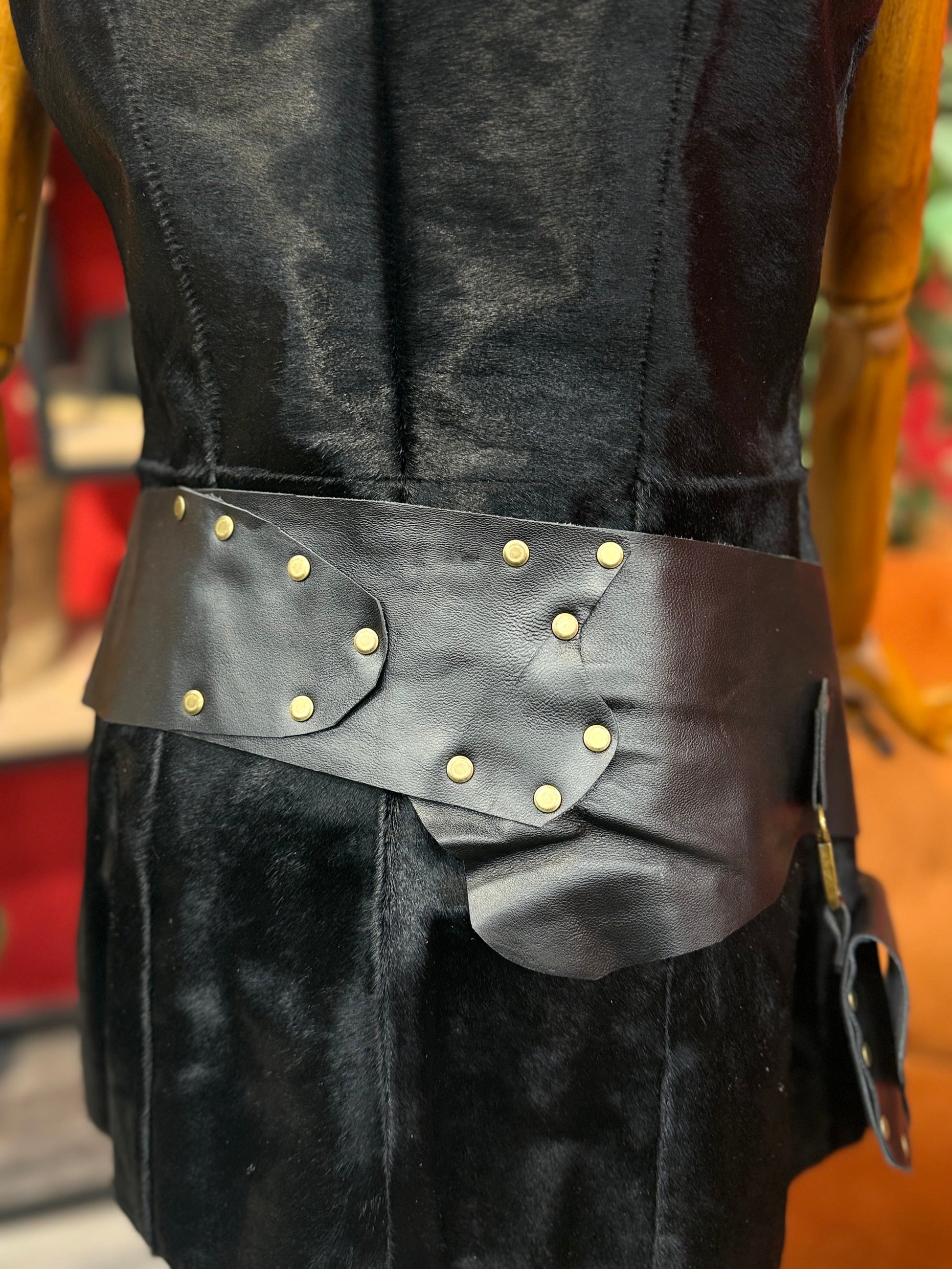 Hecate El Yapımı Cep Detaylı Deri Tasarım Kemer Aksesuar > Kemer butik bohem giyim – Yılday Gür Butik Üsküdar Emaar