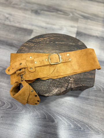 Honey Buck Nubuk Hakiki Deri El Yapımı Kemer – Amber Aksesuar > Kemer butik bohem giyim – Yılday Gür Butik Üsküdar Emaar