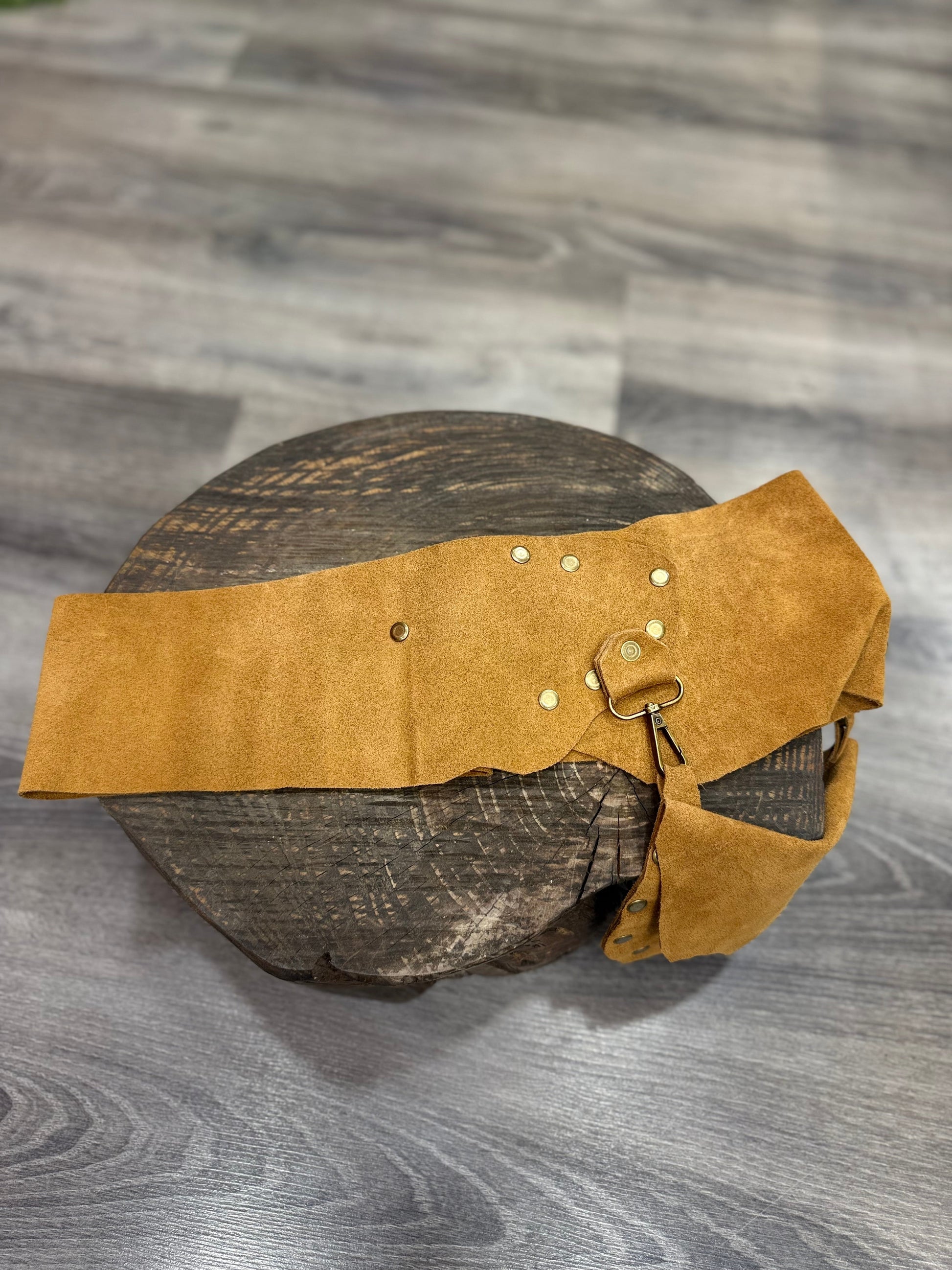 Honey Buck Nubuk Hakiki Deri El Yapımı Kemer – Amber Aksesuar > Kemer butik bohem giyim – Yılday Gür Butik Üsküdar Emaar