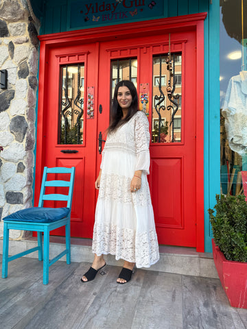 White Silk Dress with Lace Embroidery – Elegant and Romantic Design 