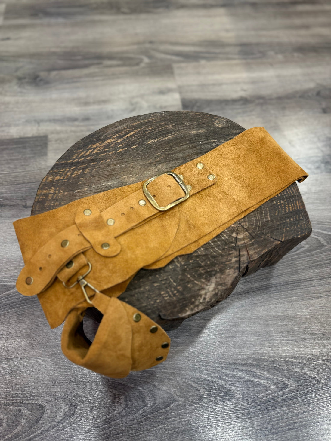 Honey Buck Nubuk Hakiki Deri El Yapımı Kemer – Amber Aksesuar > Kemer butik bohem giyim – Yılday Gür Butik Üsküdar Emaar