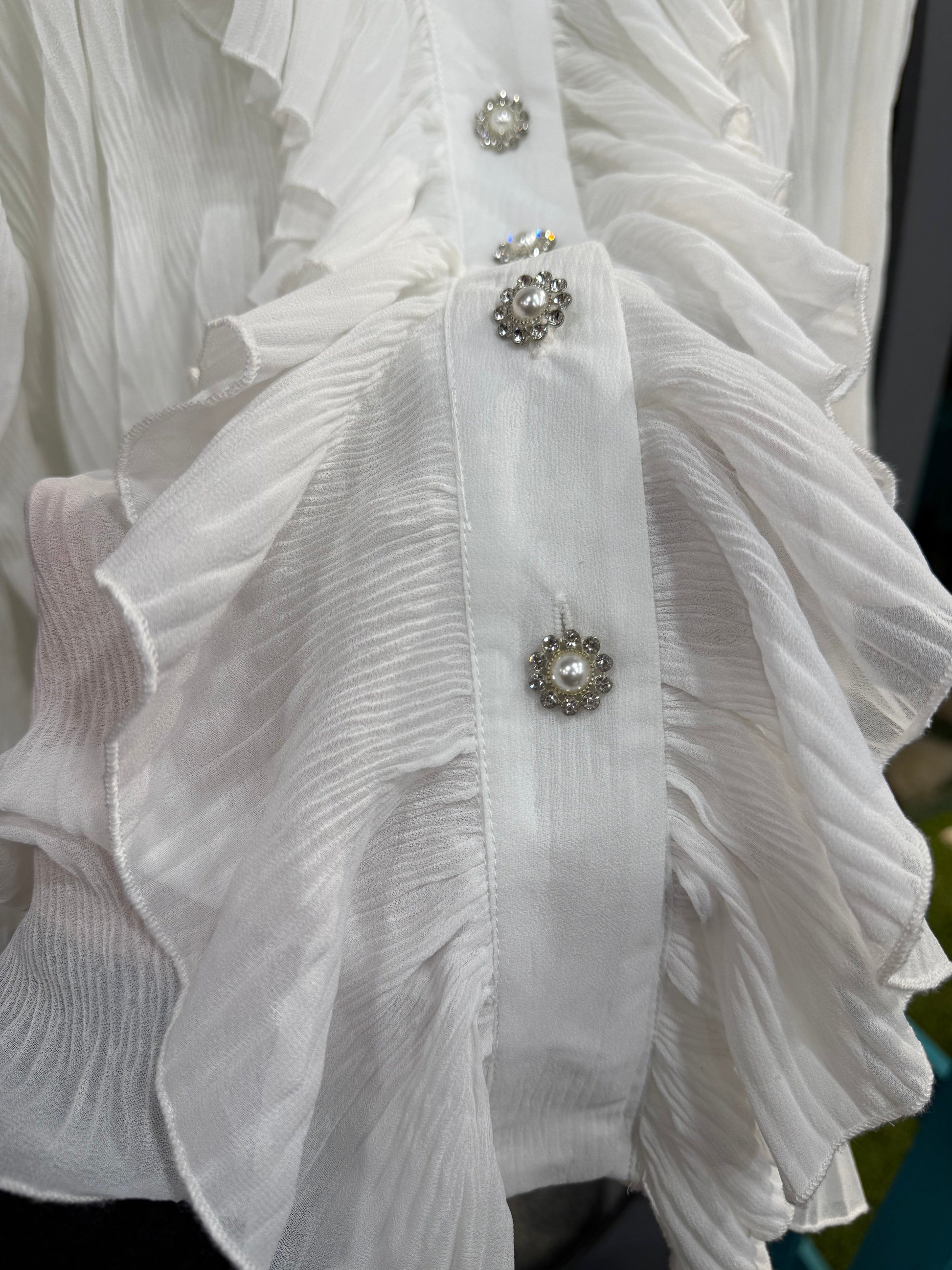 İşlemeli Fırfırlı Tasarım Beyaz Gömlek Giyim > Üst Giyim > Gömlek butik bohem giyim – Yılday Gür Butik Üsküdar Emaar