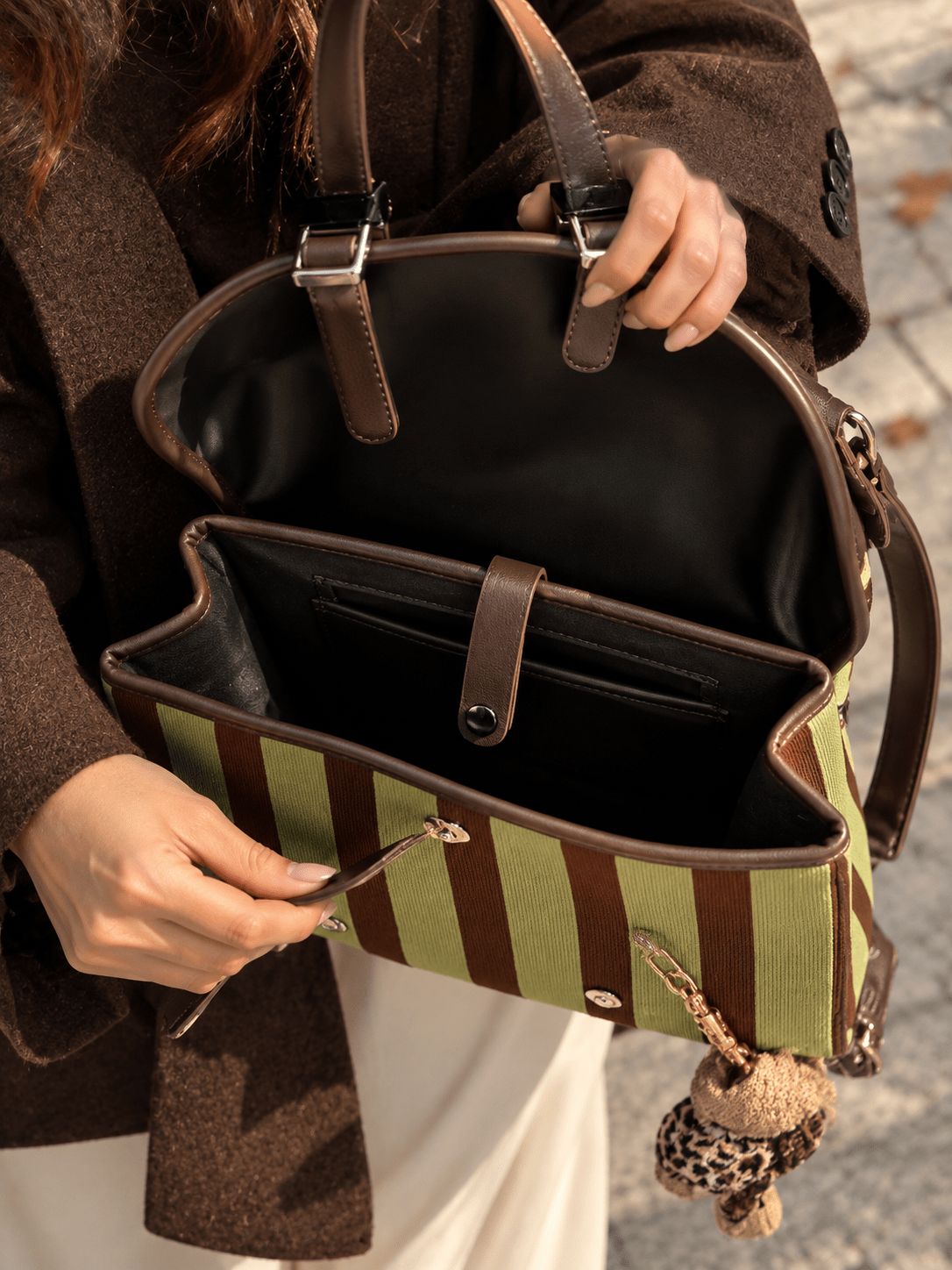Kadın Kanvas Çizgili Deri Kapaklı Sırt ve Omuz Çantası - Kahverengi & Yeşil Çizgili Tasarım Çanta – Bohem Tarz Kadın Giyim Tasarım | Yılday Gür Butik