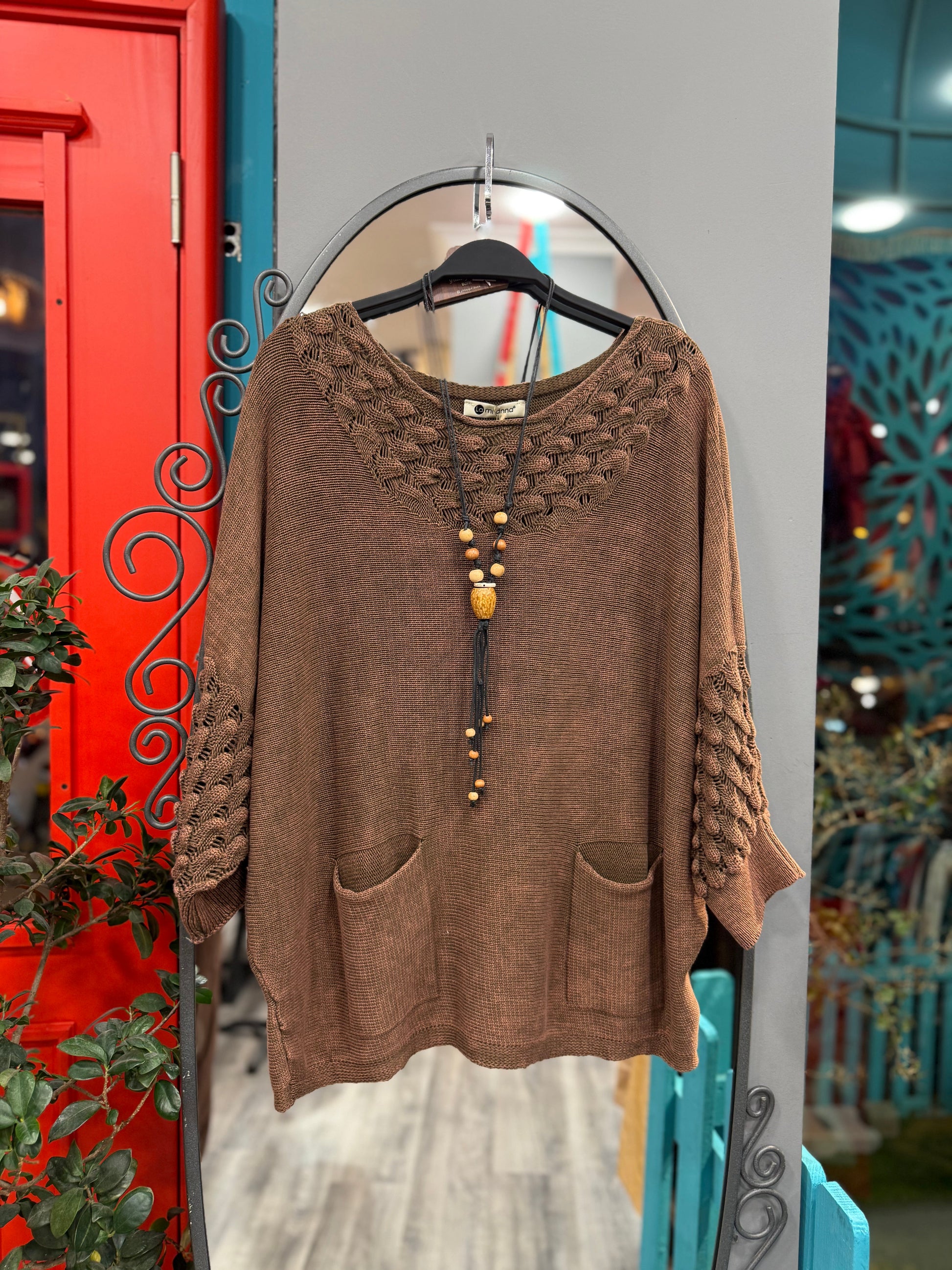 Kahverengi Cep Detaylı Ajurlu Yaka Triko Kazak Giyim > Üst Giyim > Kazak & Hırka > Kazak butik bohem giyim – Yılday Gür Butik Üsküdar Emaar