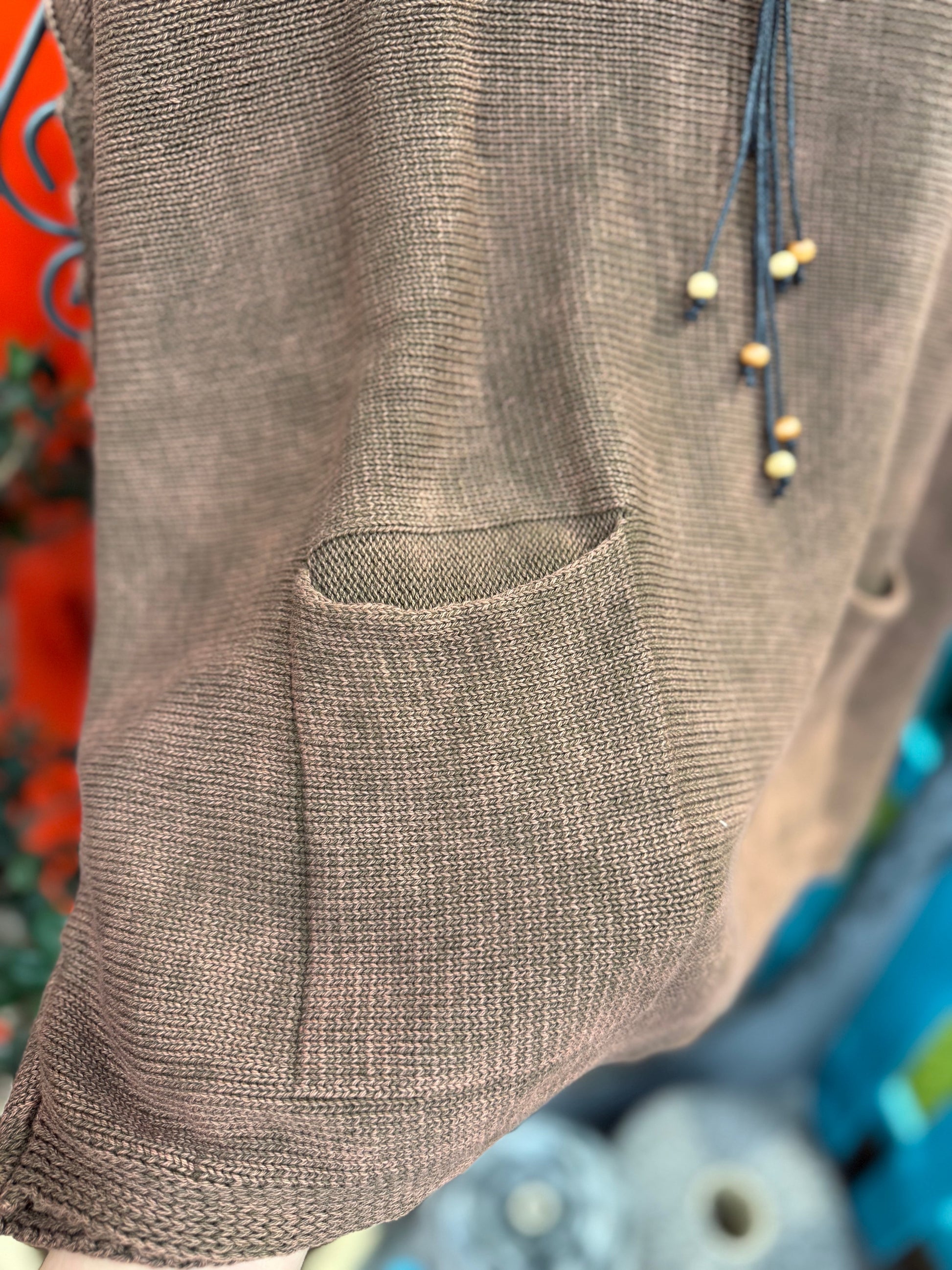 Kahverengi Cep Detaylı Ajurlu Yaka Triko Kazak Giyim > Üst Giyim > Kazak & Hırka > Kazak butik bohem giyim – Yılday Gür Butik Üsküdar Emaar