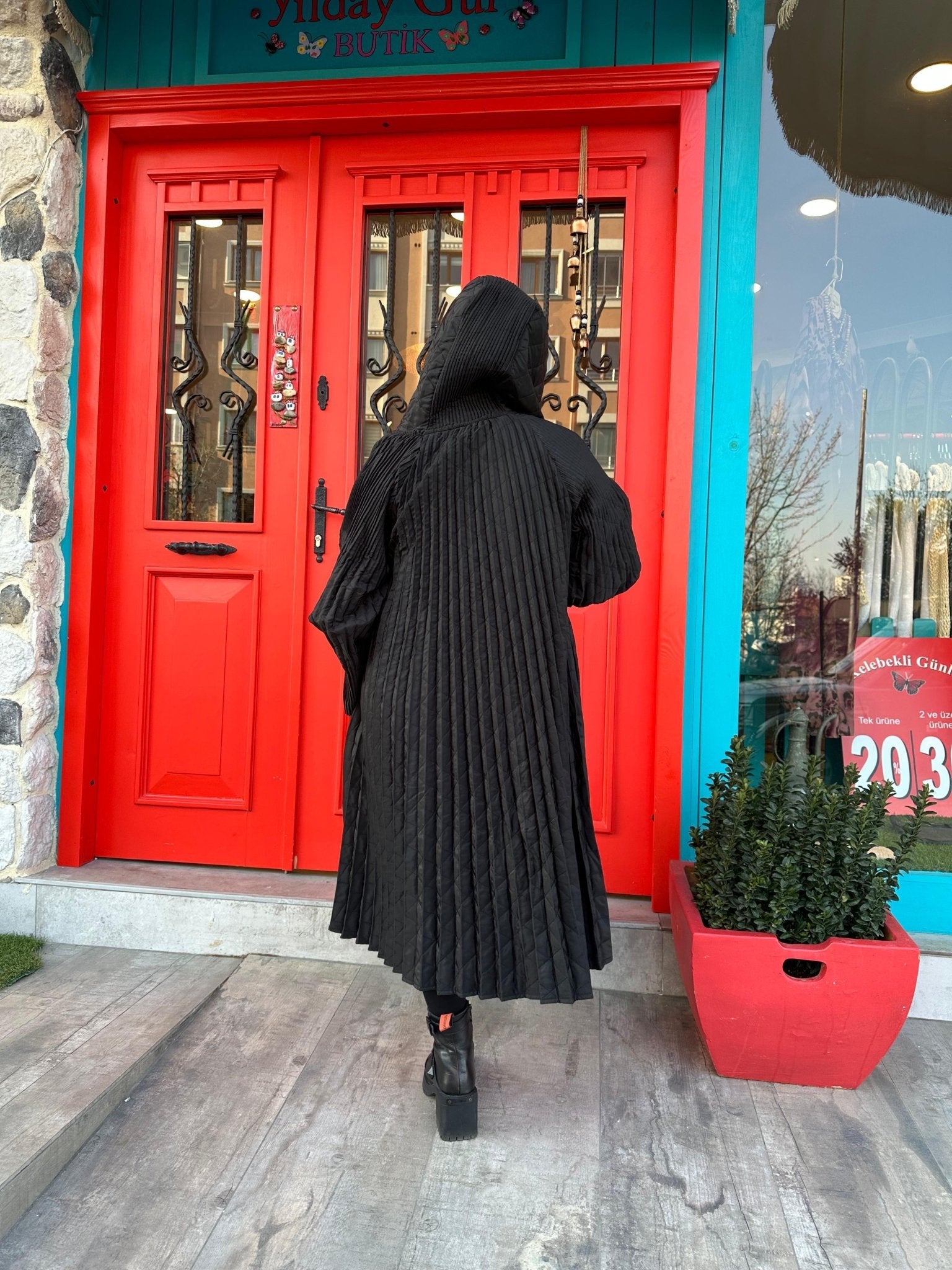 Kapitone Desenli Kapüşonlu Yağmurluk - İthal ve Şık Tasarım butik bohem giyim – Yılday Gür Butik Üsküdar Emaar