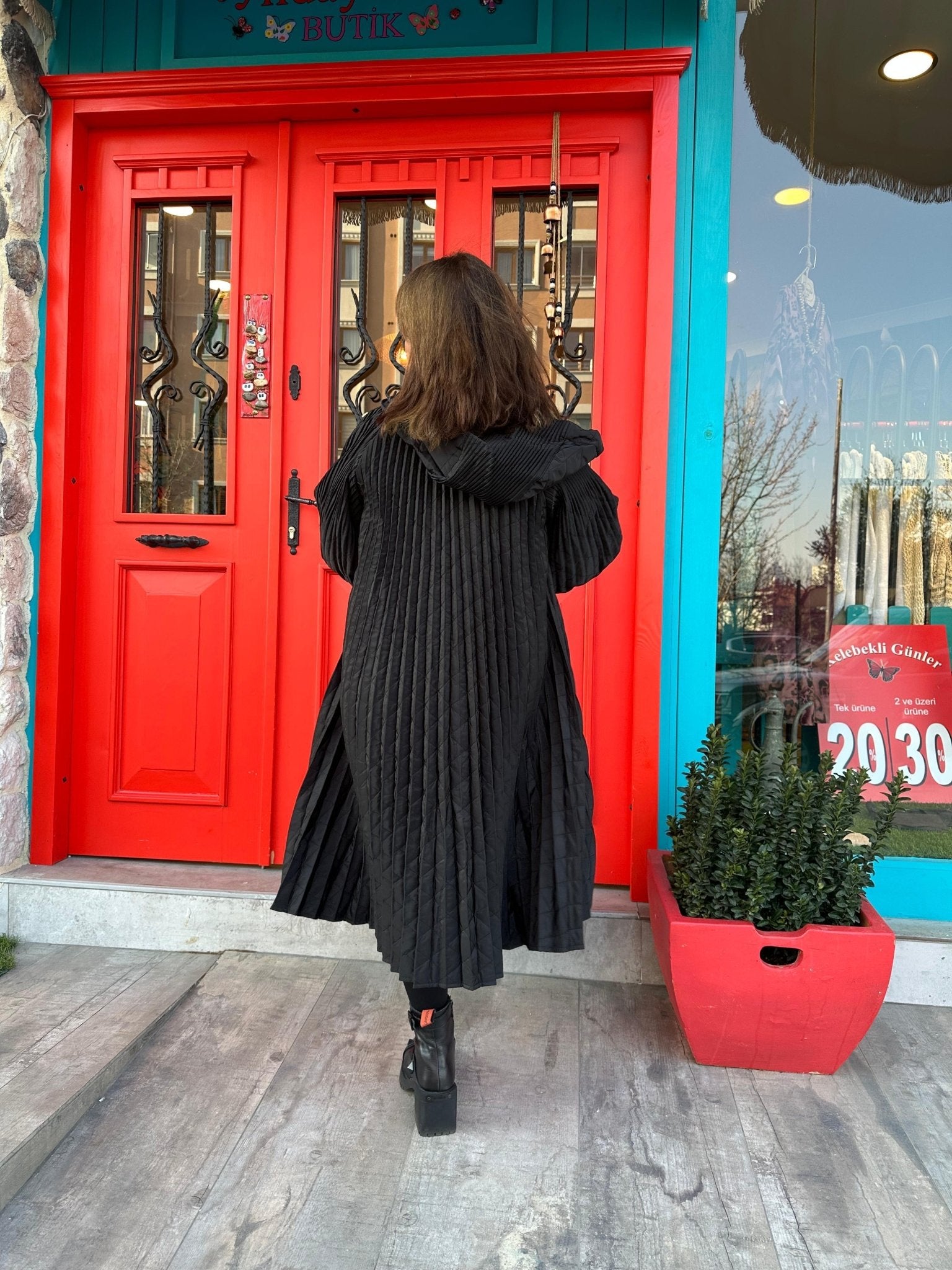 Kapitone Desenli Kapüşonlu Yağmurluk - İthal ve Şık Tasarım butik bohem giyim – Yılday Gür Butik Üsküdar Emaar