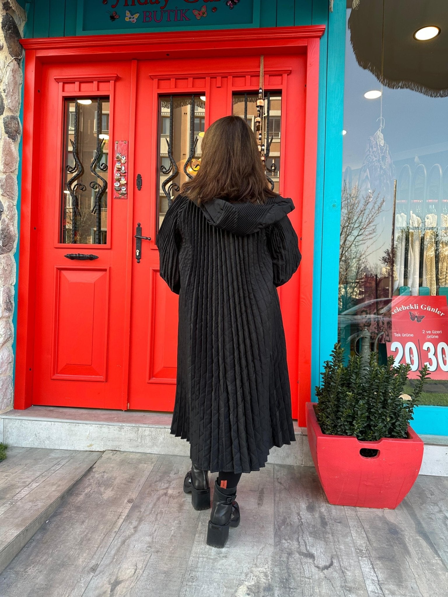 Kapitone Desenli Kapüşonlu Yağmurluk - İthal ve Şık Tasarım butik bohem giyim – Yılday Gür Butik Üsküdar Emaar