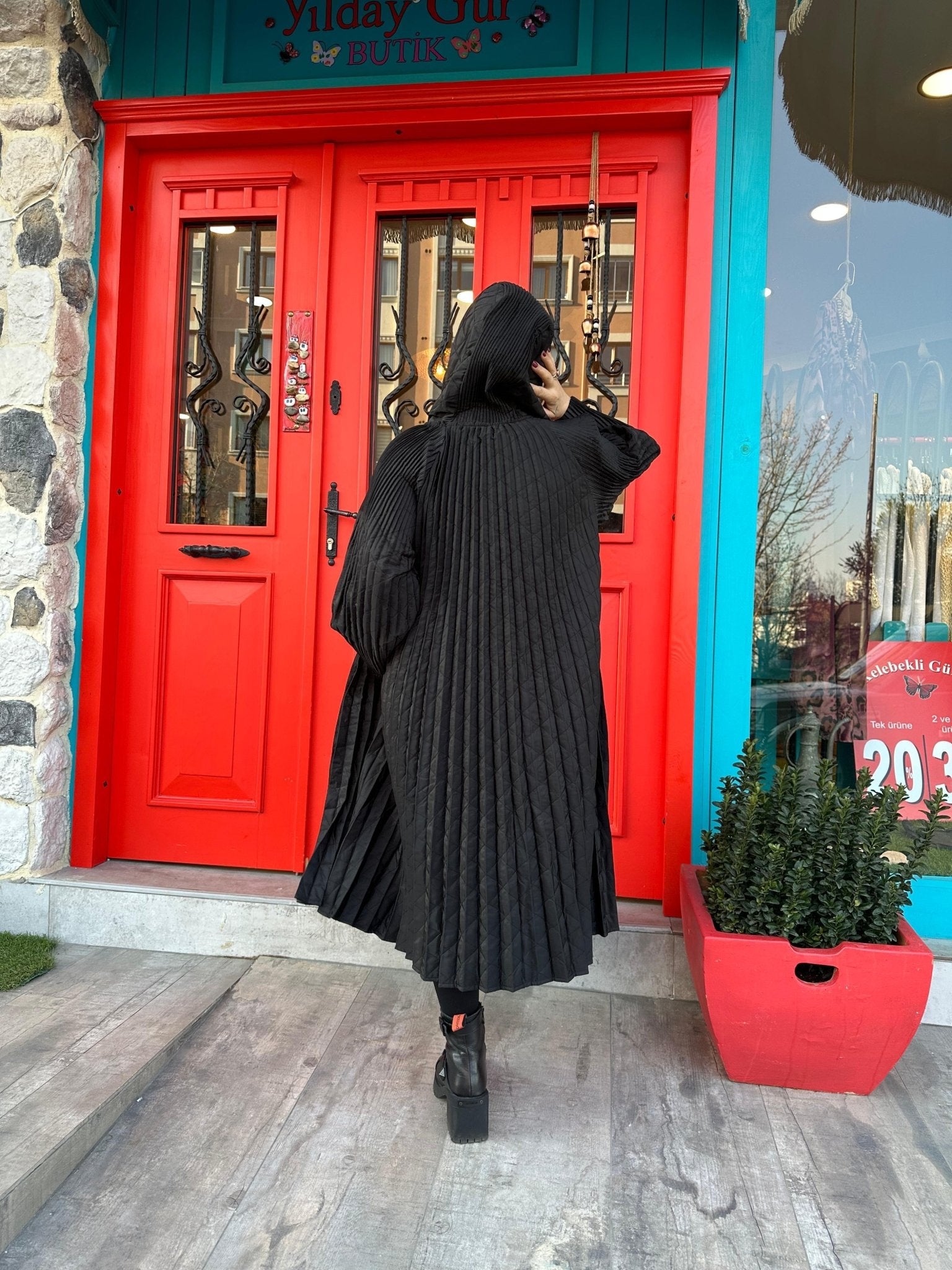 Kapitone Desenli Kapüşonlu Yağmurluk - İthal ve Şık Tasarım butik bohem giyim – Yılday Gür Butik Üsküdar Emaar