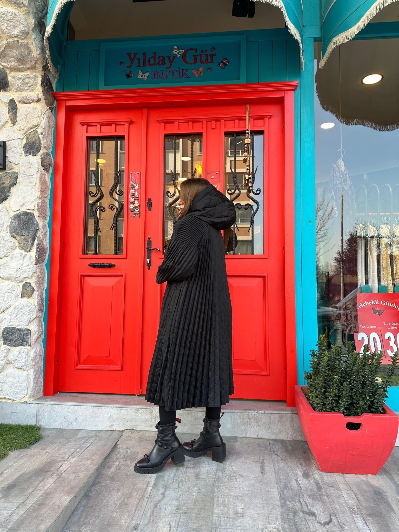 Kapitone Desenli Kapüşonlu Yağmurluk - İthal ve Şık Tasarım butik bohem giyim – Yılday Gür Butik Üsküdar Emaar