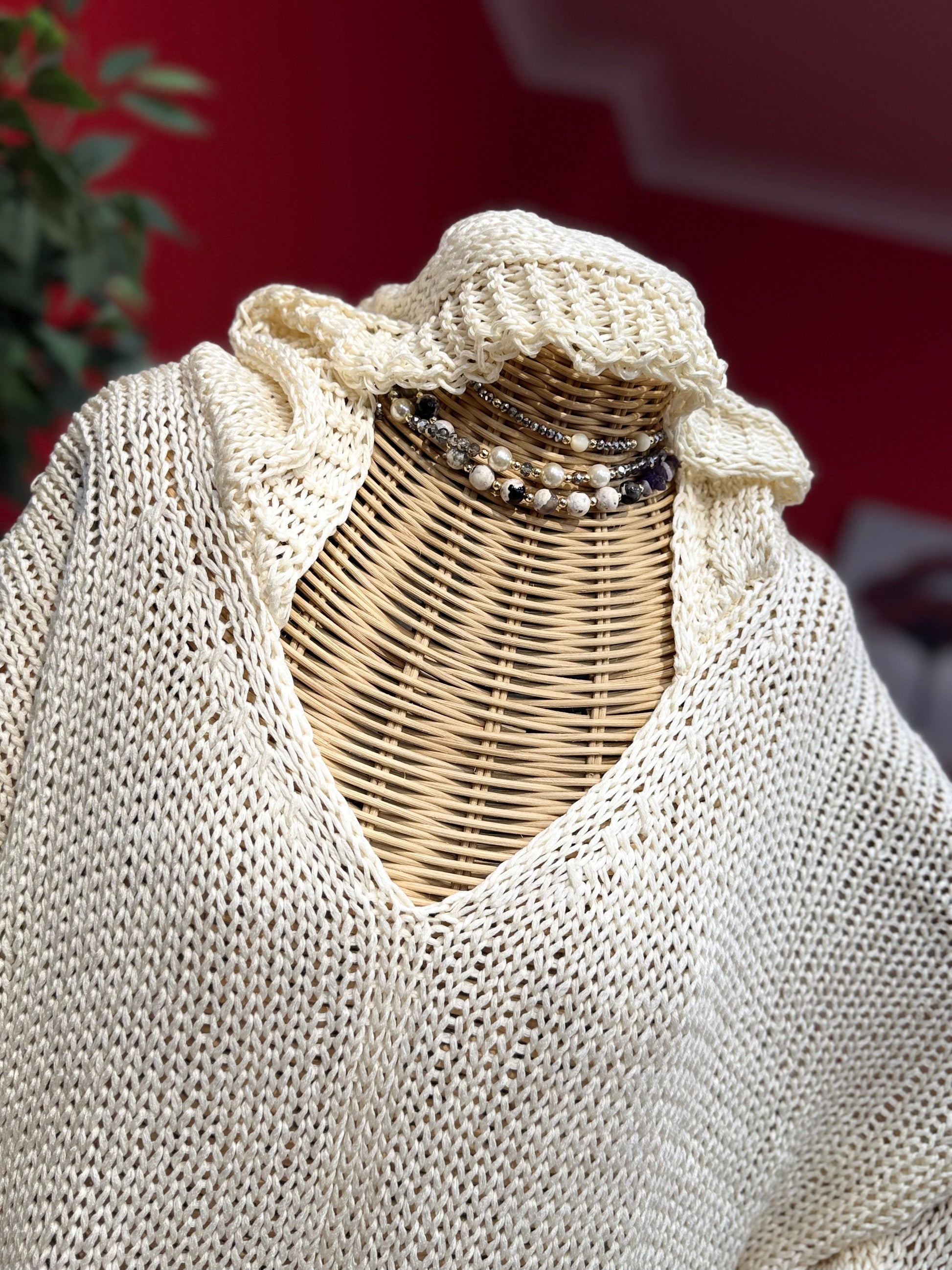 Kapüşon Detaylı Kırık Beyaz Triko Kazak Giyim > Üst Giyim > Kazak & Hırka > Kazak butik bohem giyim – Yılday Gür Butik Üsküdar Emaar