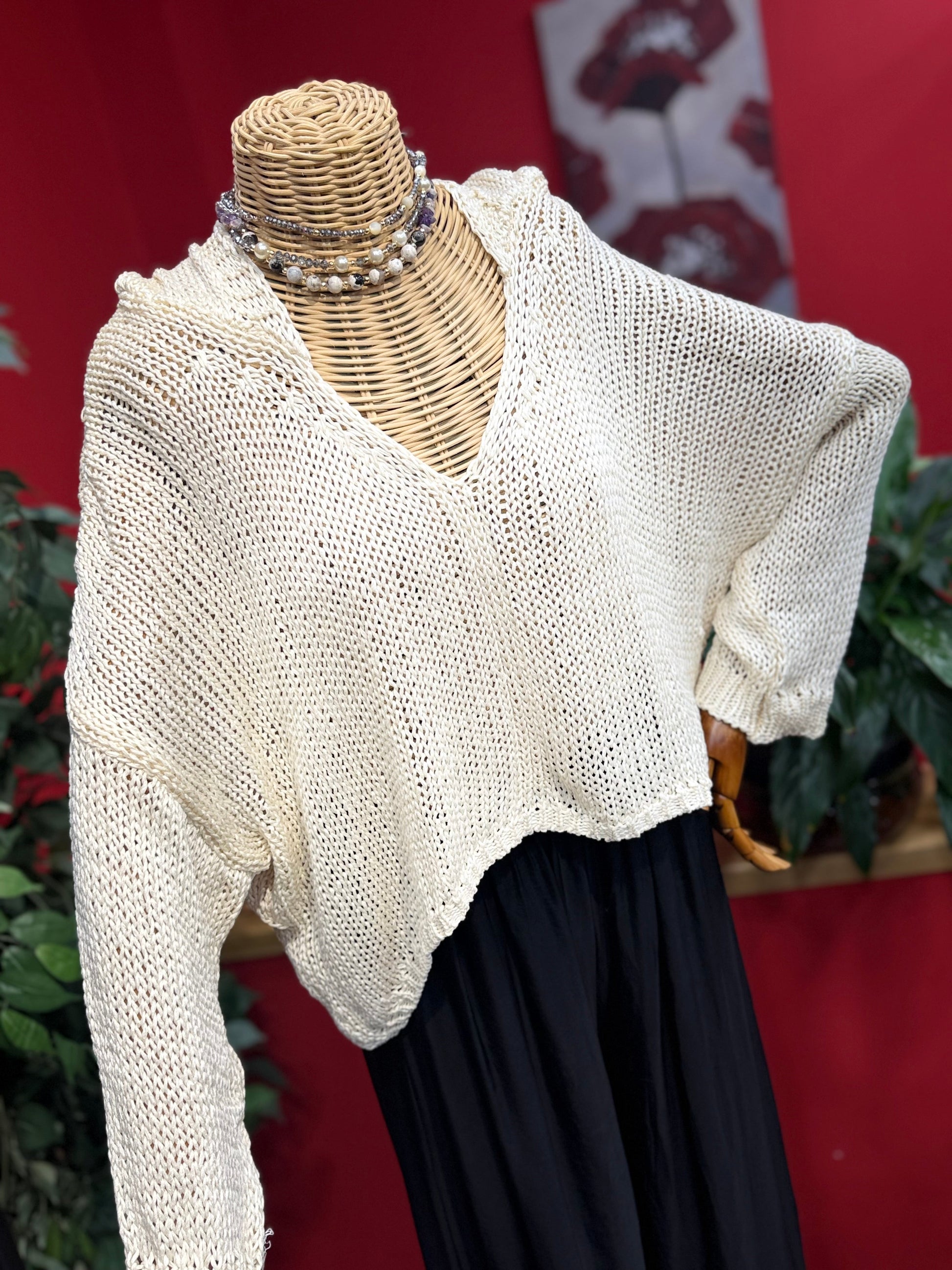 Kapüşon Detaylı Kırık Beyaz Triko Kazak Giyim > Üst Giyim > Kazak & Hırka > Kazak butik bohem giyim – Yılday Gür Butik Üsküdar Emaar