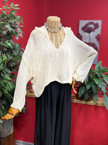 Kapüşon Detaylı Kırık Beyaz Triko Kazak Giyim > Üst Giyim > Kazak & Hırka > Kazak butik bohem giyim – Yılday Gür Butik Üsküdar Emaar