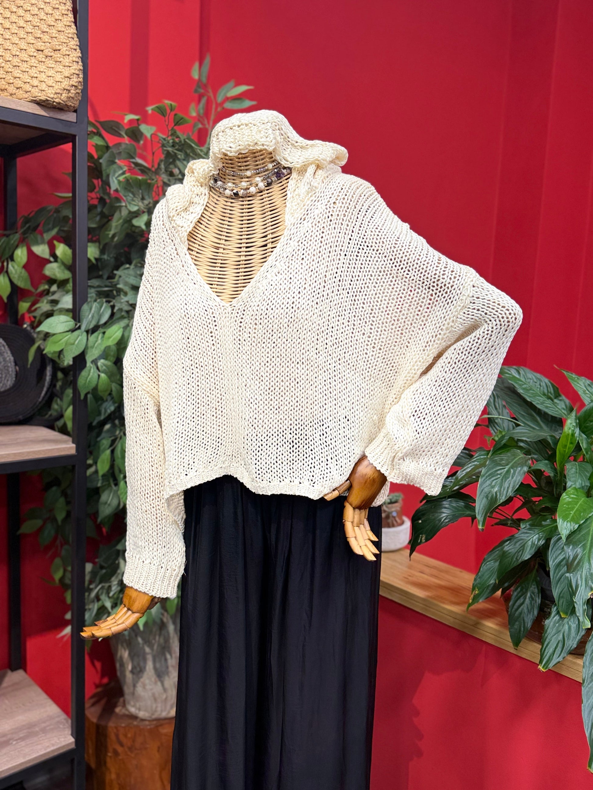 Kapüşon Detaylı Kırık Beyaz Triko Kazak Giyim > Üst Giyim > Kazak & Hırka > Kazak butik bohem giyim – Yılday Gür Butik Üsküdar Emaar