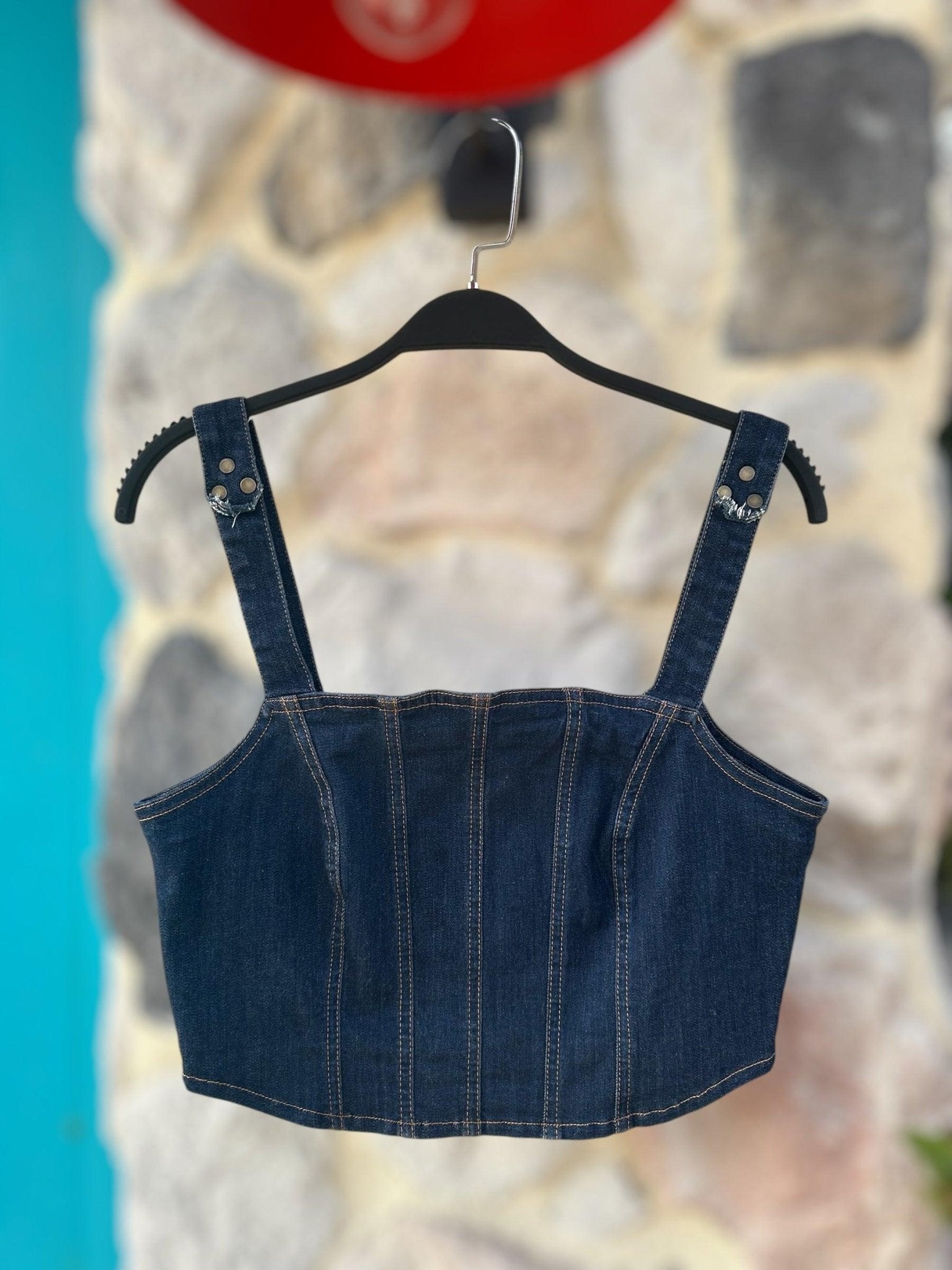 Kot Askılı Crop Top – Modern ve Şık Tasarım butik bohem giyim – Yılday Gür Butik Üsküdar Emaar