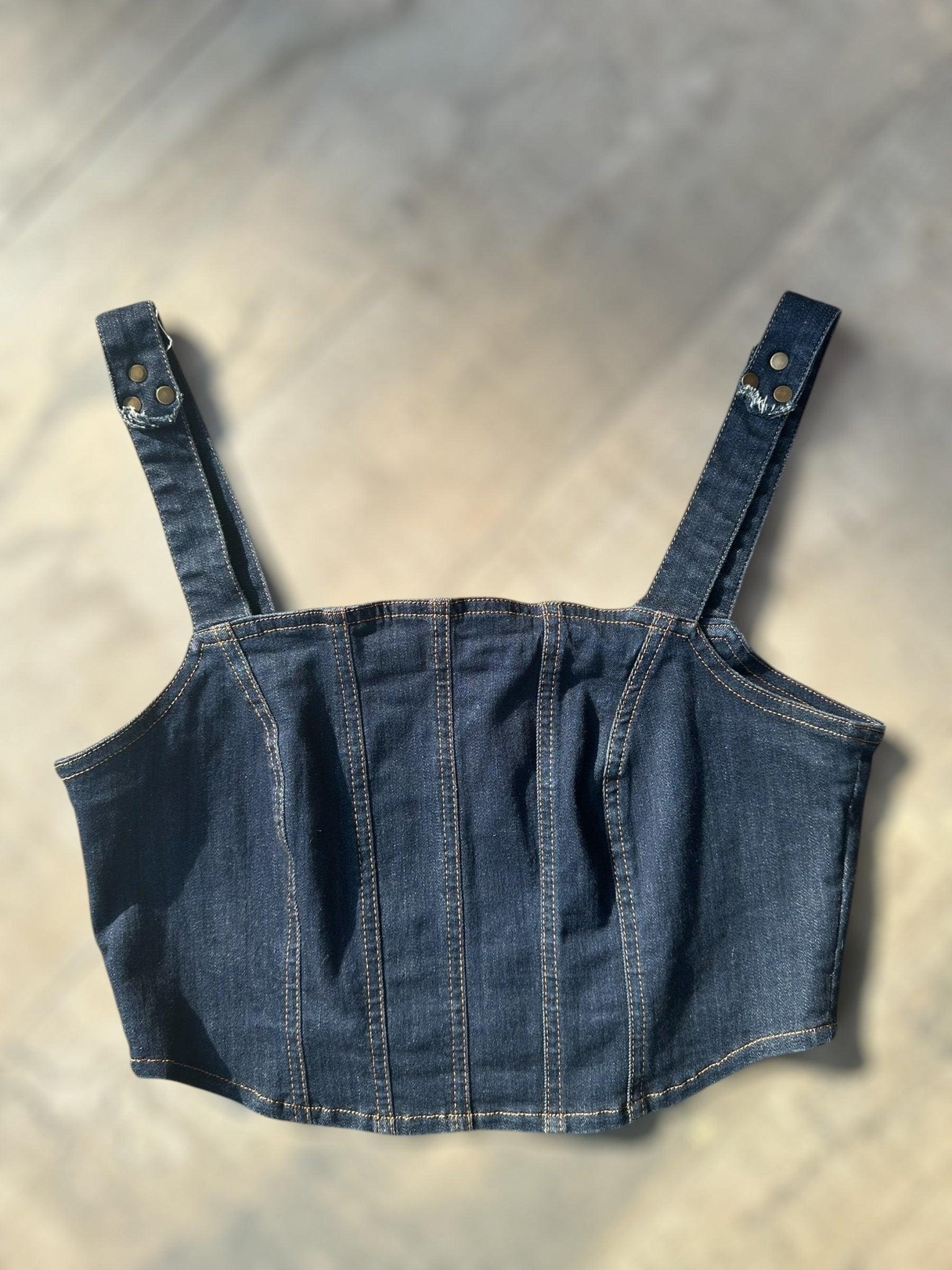 Kot Askılı Crop Top – Modern ve Şık Tasarım butik bohem giyim – Yılday Gür Butik Üsküdar Emaar