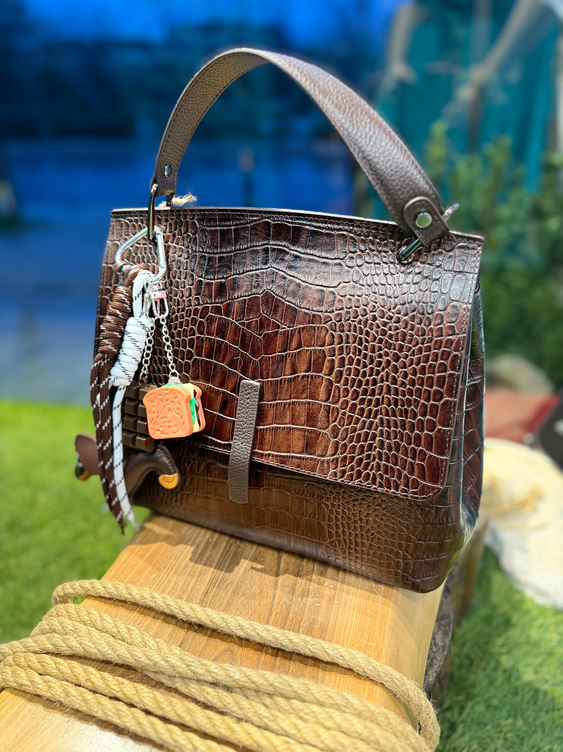 Kroko Desenli Hakiki Deri El ve Omuz Çantası - Bohem Vintage Tasarım Aksesuar > Çanta > El Çantası butik bohem giyim – Yılday Gür Butik Üsküdar Emaar