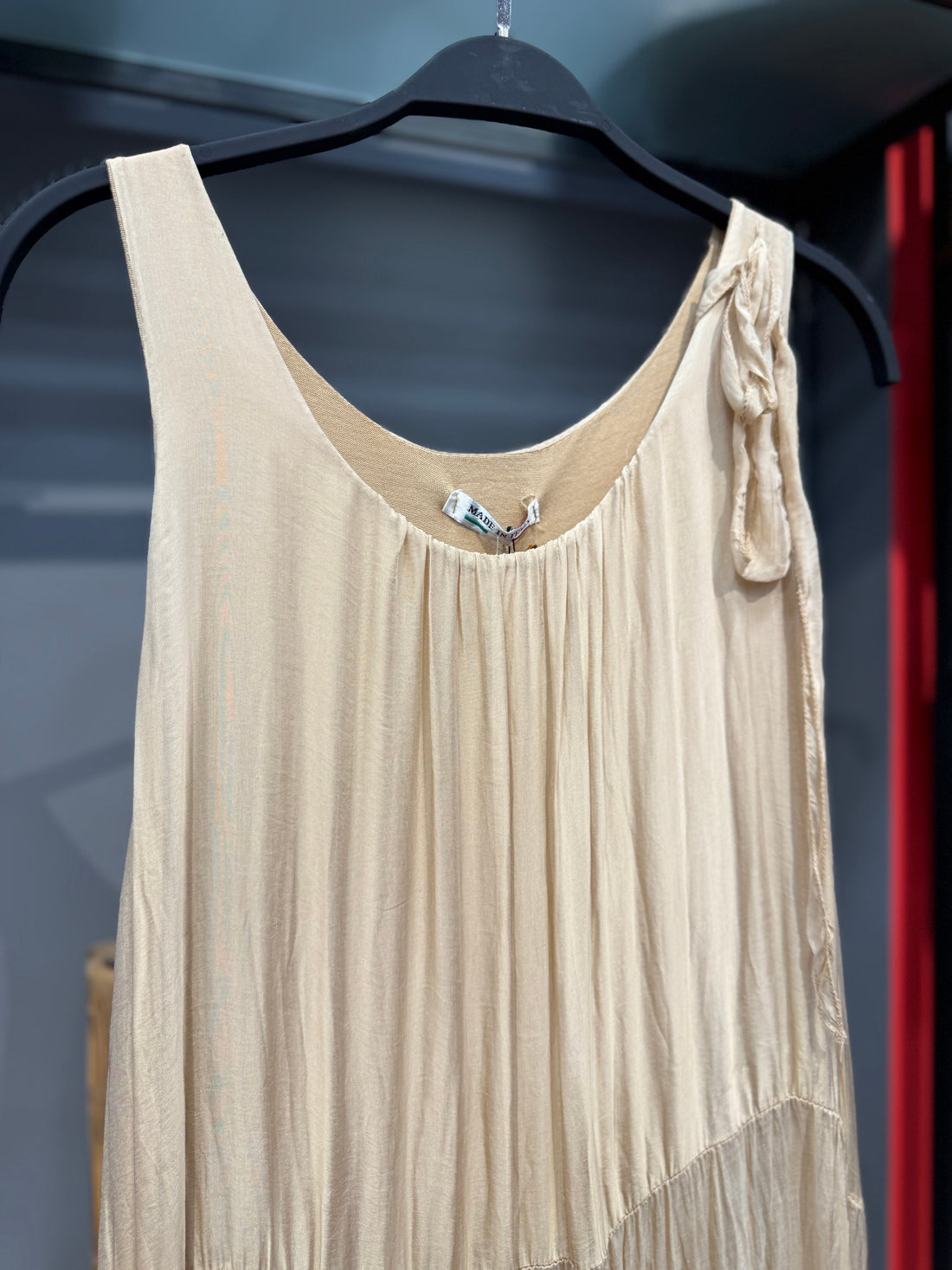 Kurdele Detaylı Askılı İtalyan İpek Elbise - Vizon Tonlu Akışkan Tasarım Giyim > Elbise butik bohem giyim – Yılday Gür Butik Üsküdar Emaar