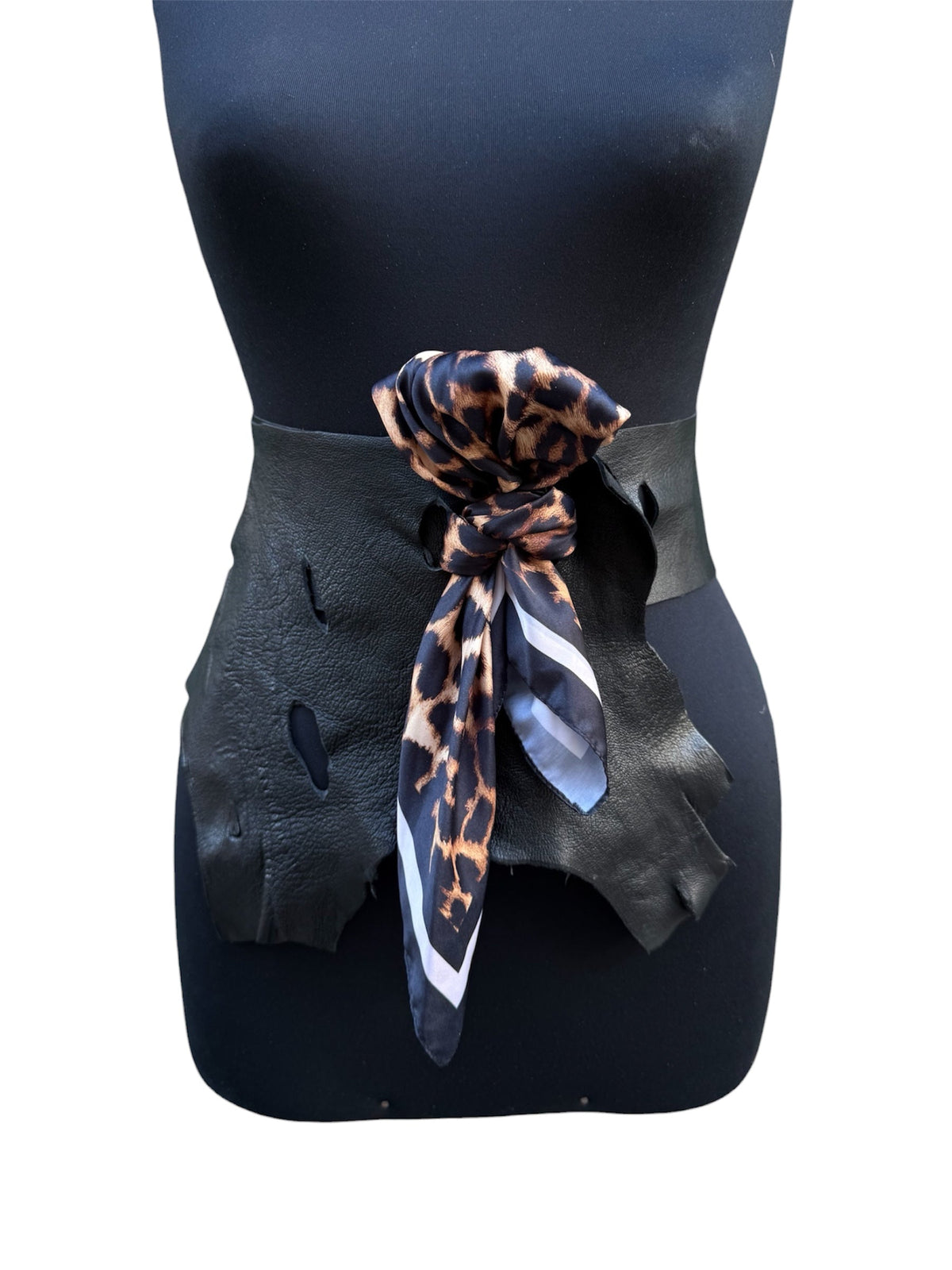 Leopard Asimetrik Kadın Deri Kemer | Fular Detaylı Korse Kemer – Bohem Tarz Kadın Giyim Tasarım | Yılday Gür Butik
