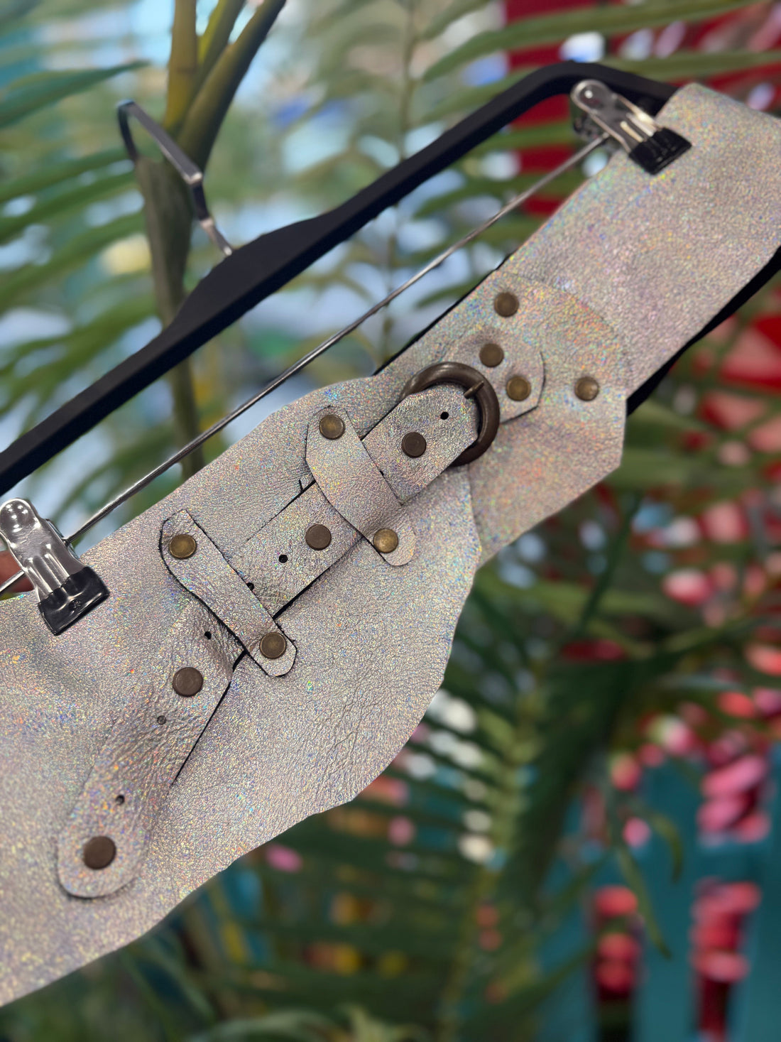 Lyra Deri Kemer | Işıltılı Holografik El Yapımı Bohem Tasarım Aksesuar > Kemer butik bohem giyim – Yılday Gür Butik Üsküdar Emaar