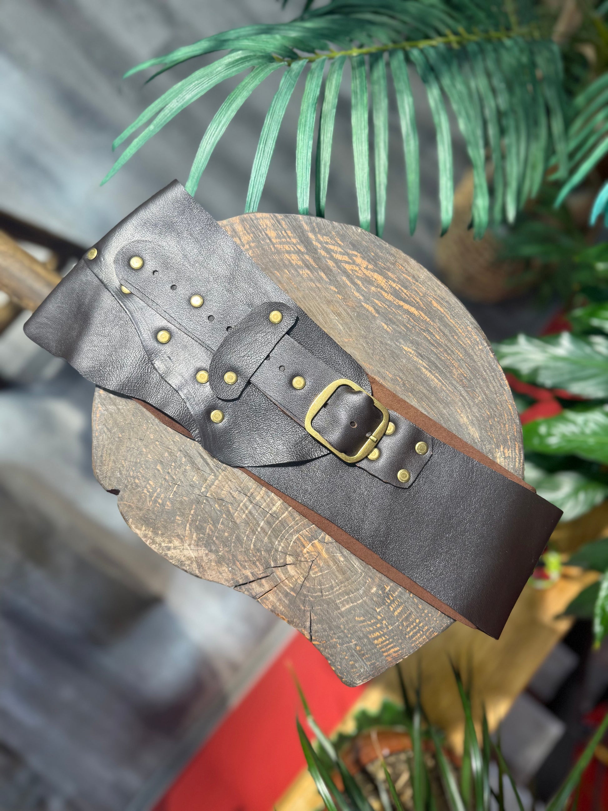 Oakley Hakiki Deri El Yapımı Bohem Kemer – Kahverengi Aksesuar > Kemer butik bohem giyim – Yılday Gür Butik Üsküdar Emaar