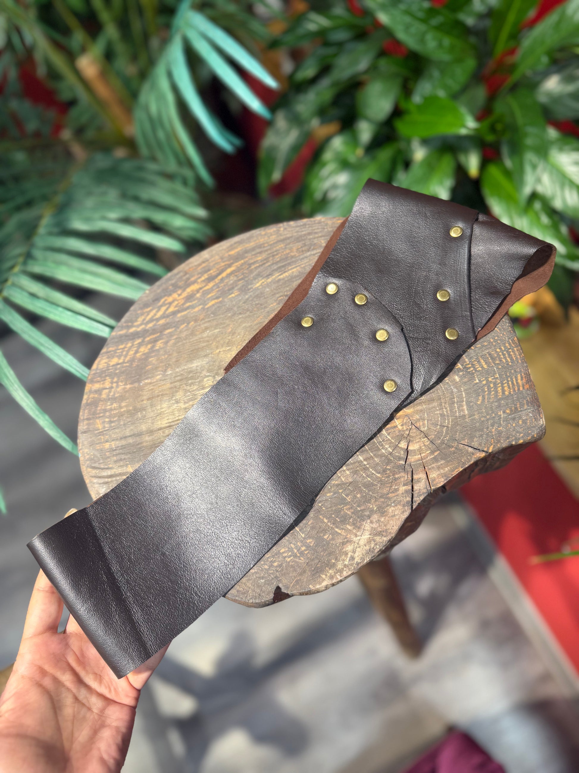 Oakley Hakiki Deri El Yapımı Bohem Kemer – Kahverengi Aksesuar > Kemer butik bohem giyim – Yılday Gür Butik Üsküdar Emaar