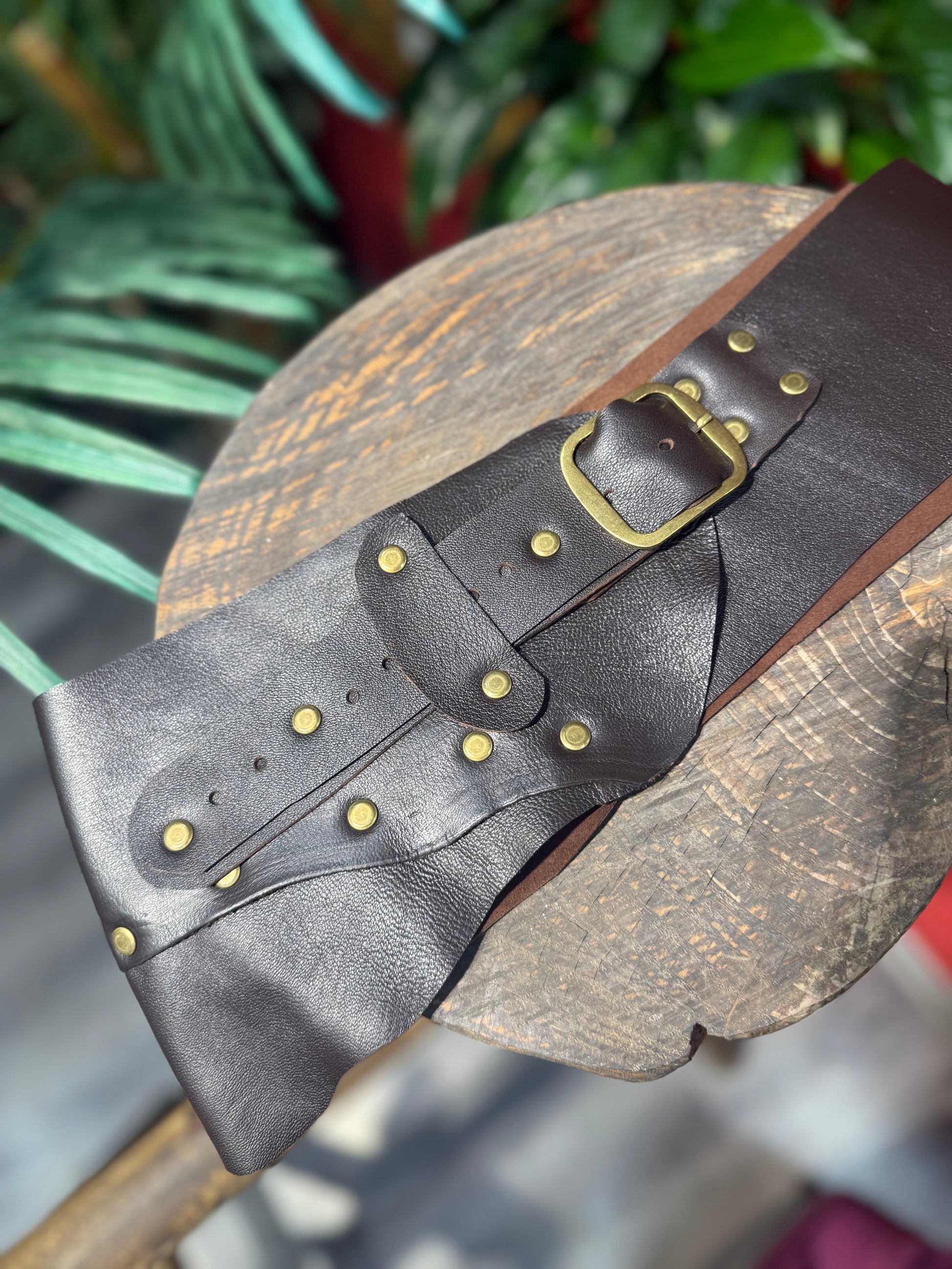 Oakley Hakiki Deri El Yapımı Bohem Kemer – Kahverengi Aksesuar > Kemer butik bohem giyim – Yılday Gür Butik Üsküdar Emaar