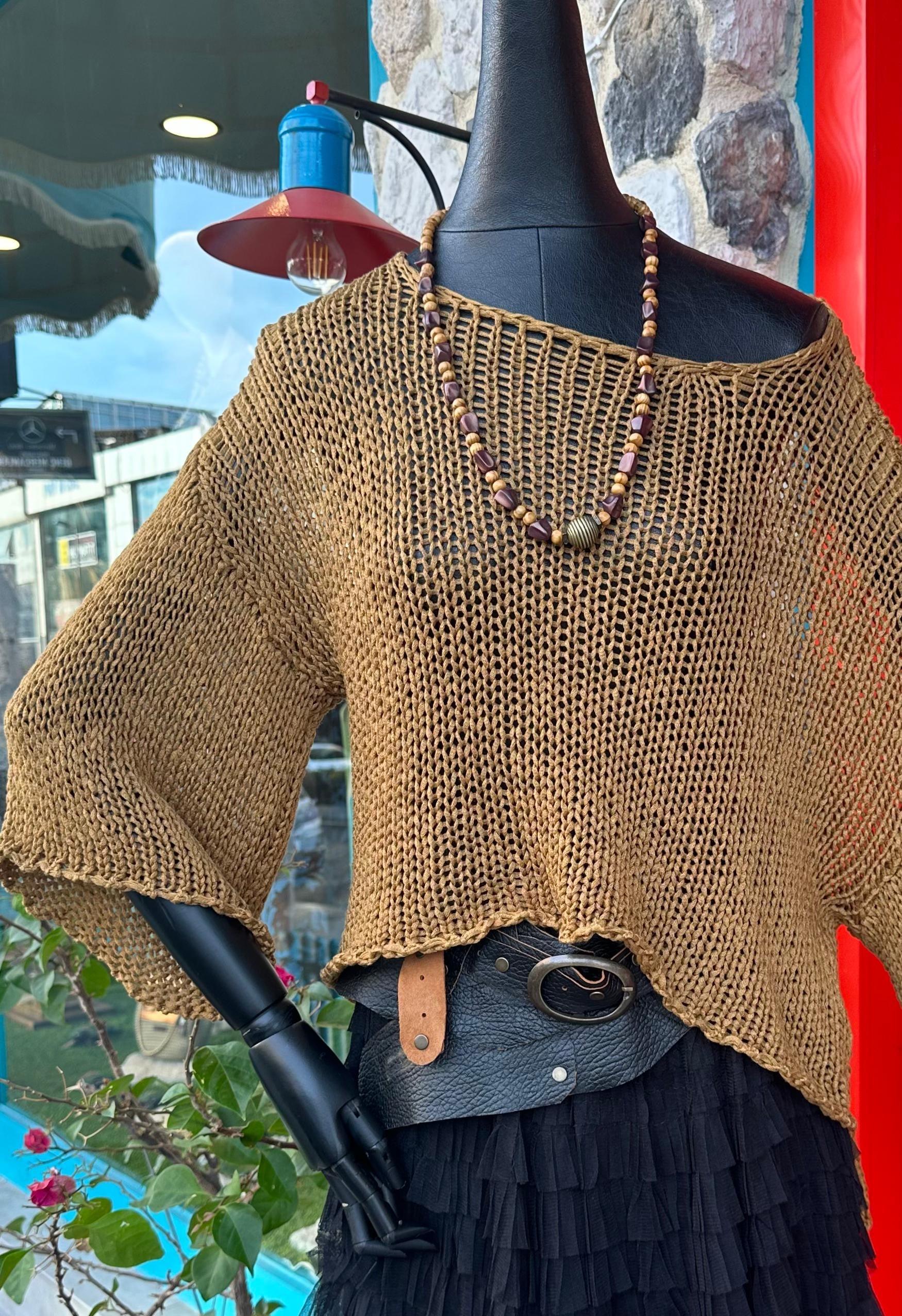 Omuz Detaylı Salaş Triko – Bohem Tarz Kadın Giyim Tasarım | Yılday Gür Butik