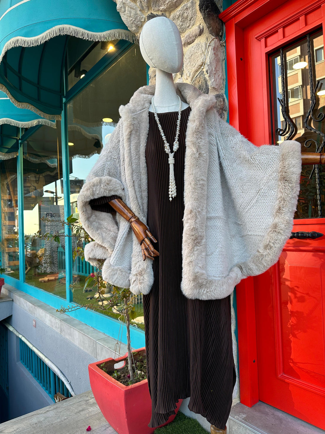 Panço Kesim Pelerin Kürk - İthal Ürün, Şık ve Özel Tasarım butik bohem giyim – Yılday Gür Butik Üsküdar Emaar