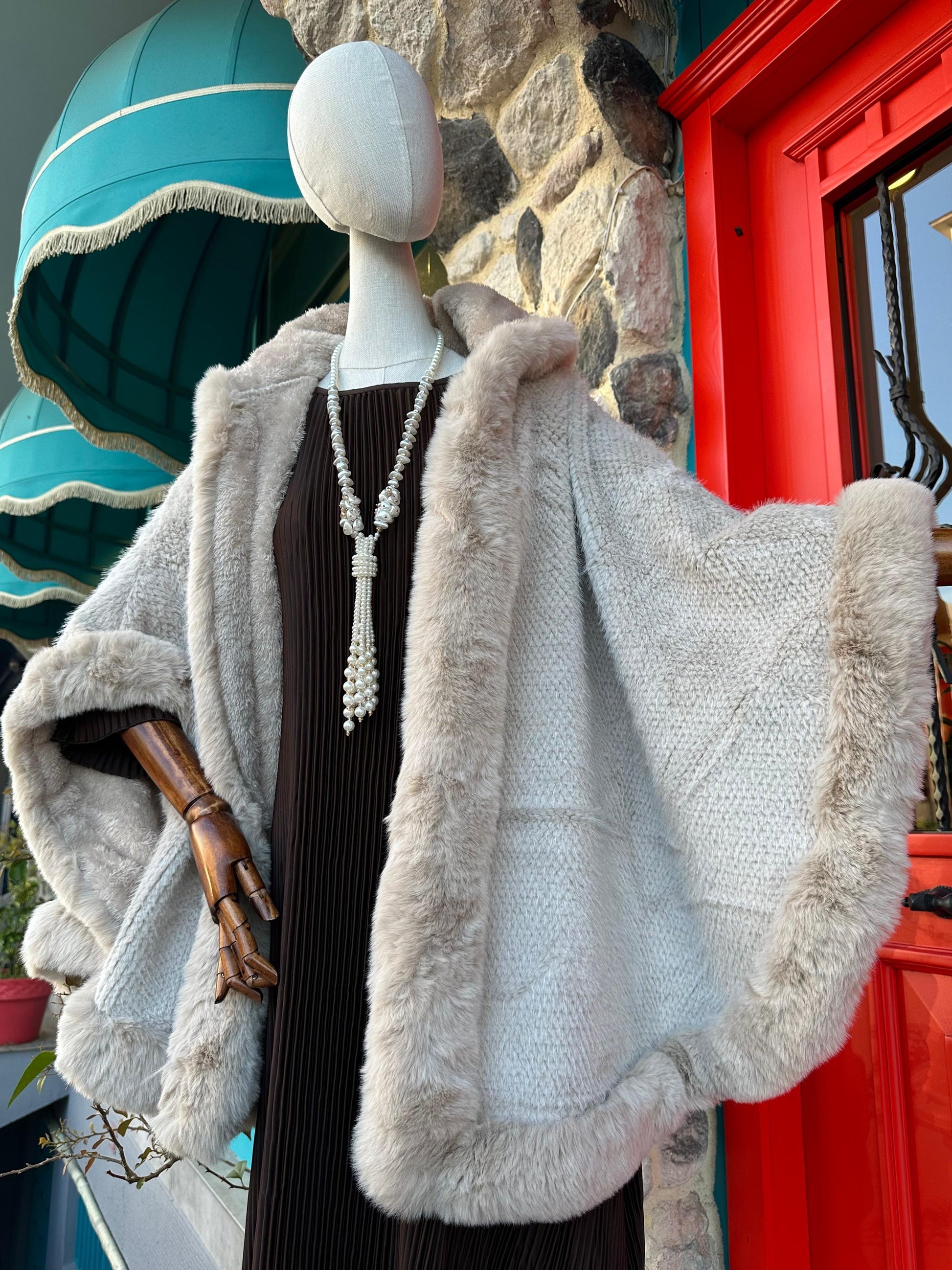 Panço Kesim Pelerin Kürk - İthal Ürün, Şık ve Özel Tasarım – Bohem Tarz Kadın Giyim Tasarım | Yılday Gür Butik