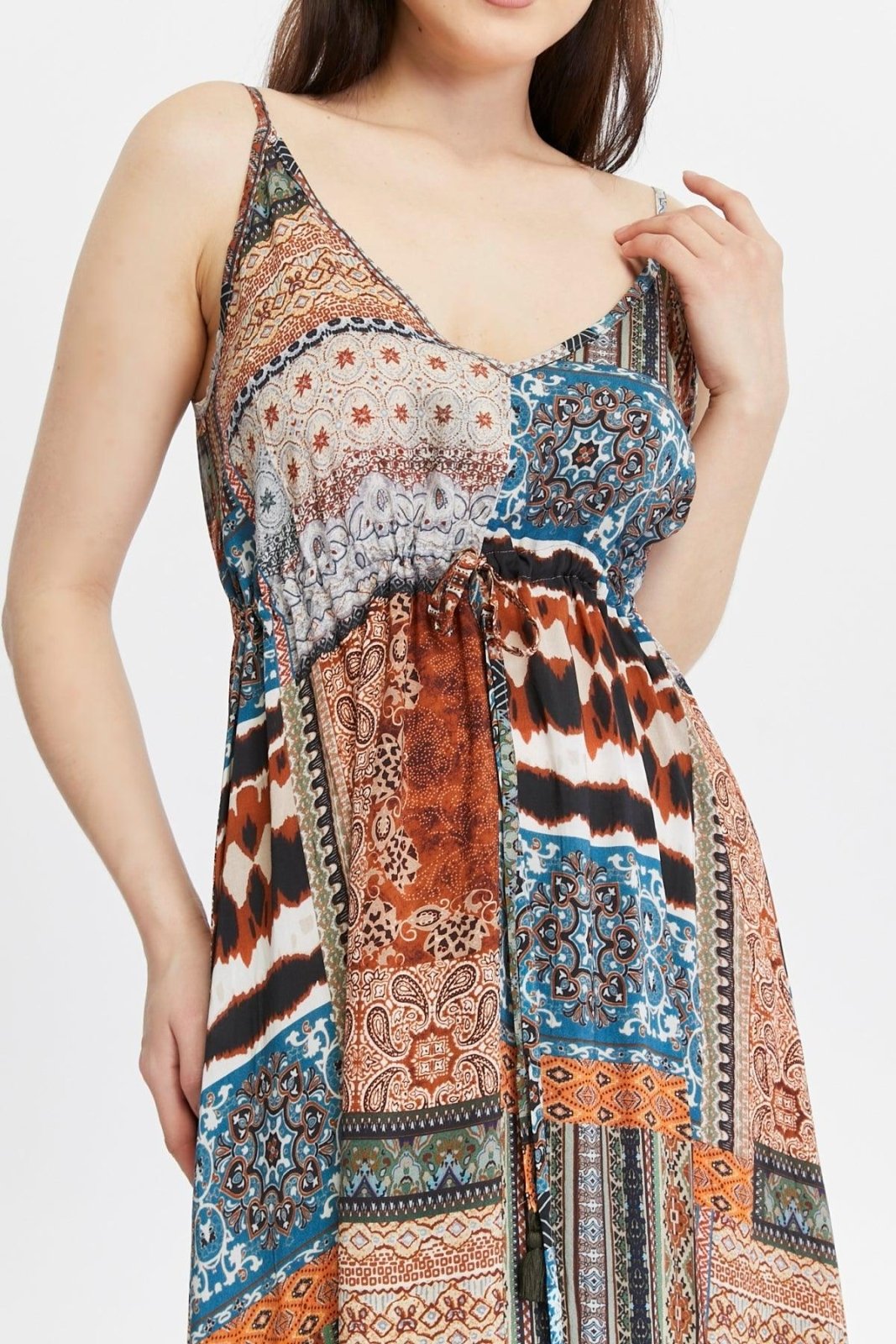 Patchwork Desenli Askılı Uzun Elbise – Yazın Şıklığı Elbiseler butik bohem giyim – Yılday Gür Butik Üsküdar Emaar