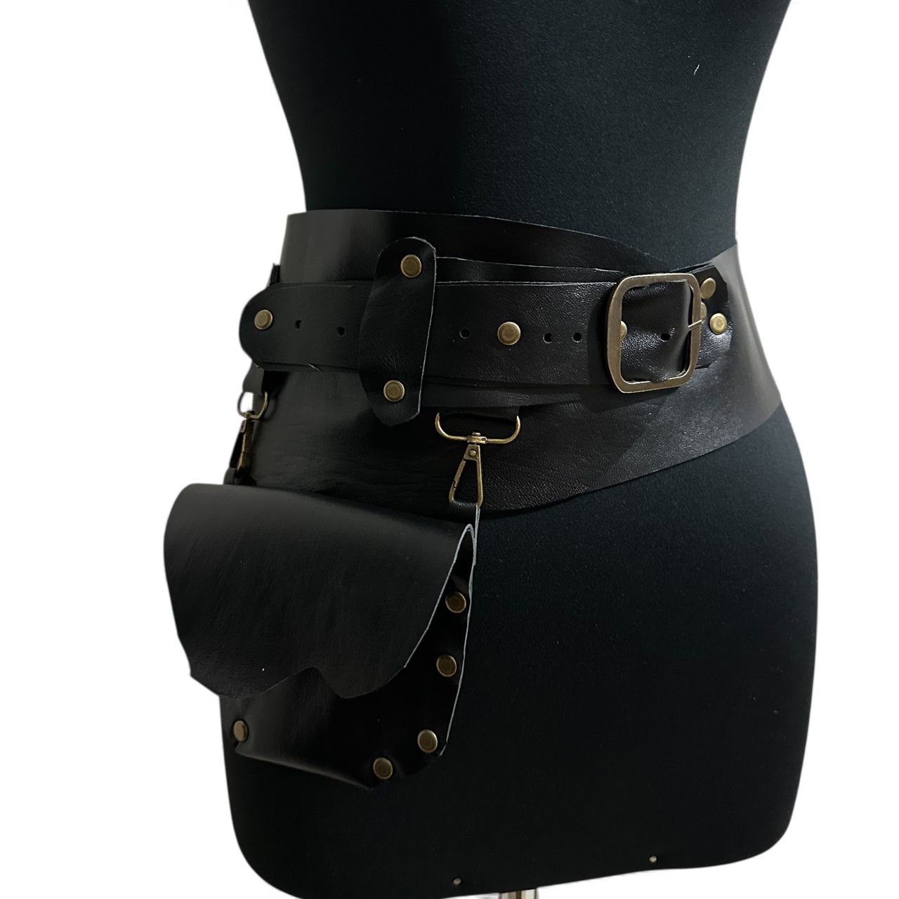 Phanter El Yapımı Cepli Deri Kemer Aksesuar > Kemer butik bohem giyim – Yılday Gür Butik Üsküdar Emaar