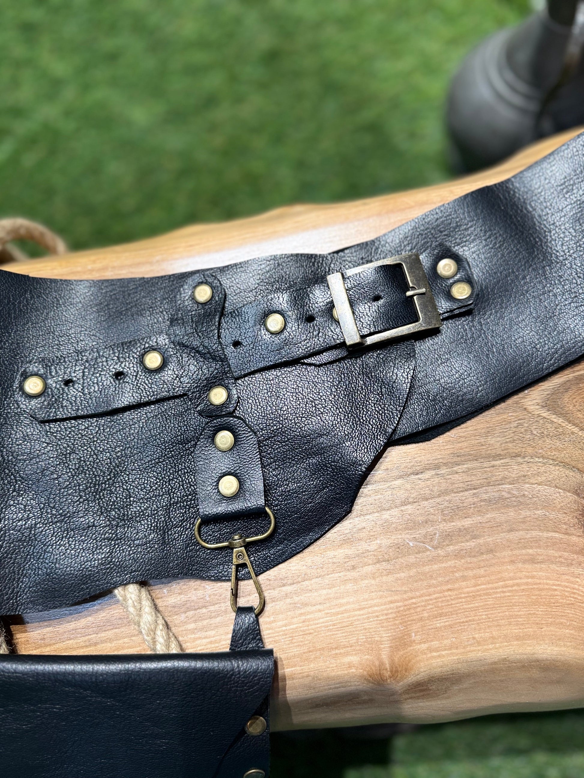 Piana Cepli Deri Kemer - Fonksiyonel Çantalı ve Kancalı Tasarım Bel Kemeri Aksesuar > Kemer butik bohem giyim – Yılday Gür Butik Üsküdar Emaar