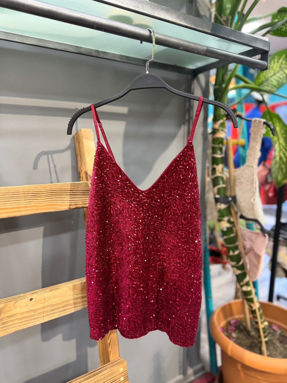 Pul İşlemeli Askılı Kırmızı Bluz - Işıltılı Bohem Tasarım Bluz Giyim > Bluzlar butik bohem giyim – Yılday Gür Butik Üsküdar Emaar