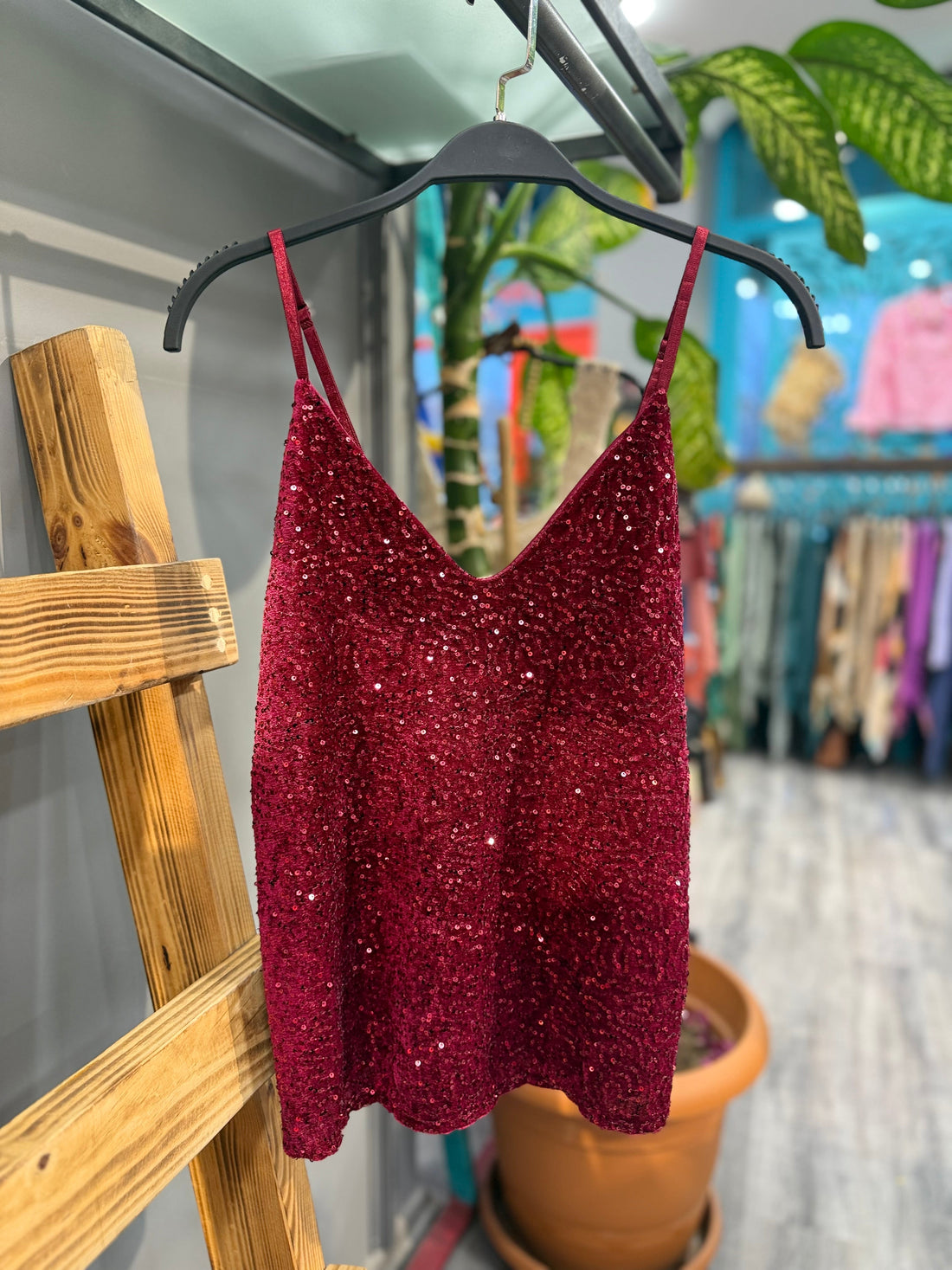 Pul İşlemeli Askılı Kırmızı Bluz - Işıltılı Bohem Tasarım Bluz Giyim > Bluzlar butik bohem giyim – Yılday Gür Butik Üsküdar Emaar