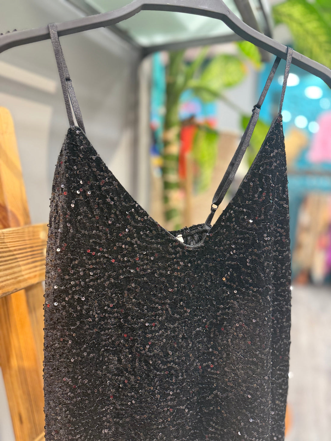 Pul İşlemeli Askılı Siyah Bluz - Gece Şıklığı Işıltılı Tasarım Bluz Giyim > Bluzlar butik bohem giyim – Yılday Gür Butik Üsküdar Emaar