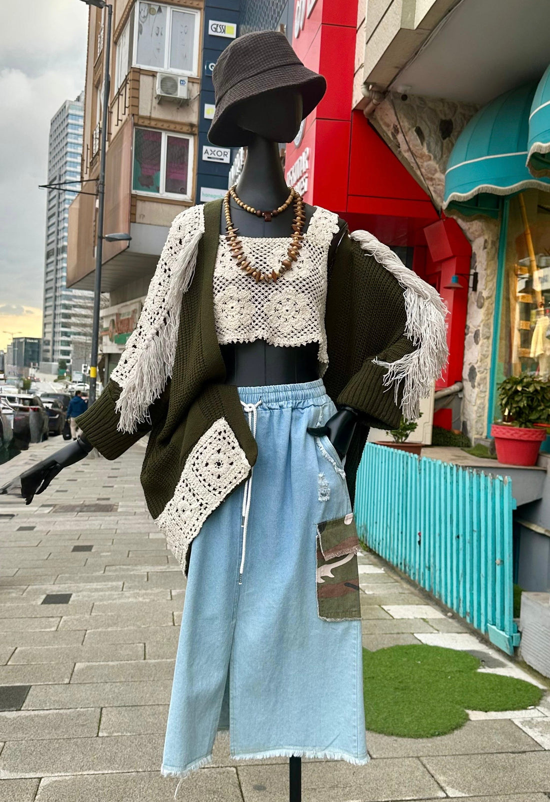 Püskül Tasarımlı Haki Hırka - Ekru Detaylı Bohem Dış Giyim Giyim > Üst Giyim > Kazak & Hırka > Hırka butik bohem giyim – Yılday Gür Butik Üsküdar Emaar