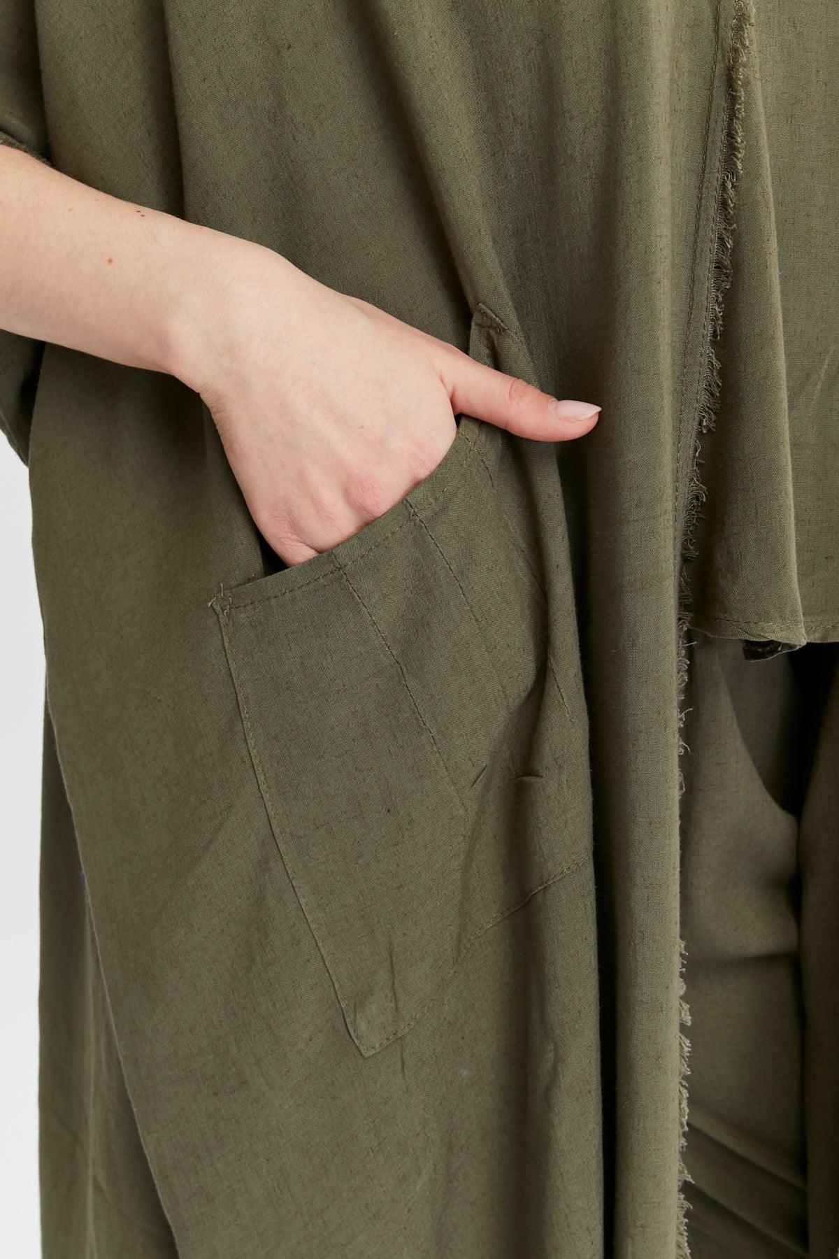 Püsküllü Haki Keten Hırka – Şık ve Rahat Yaz Tarzı butik bohem giyim – Yılday Gür Butik Üsküdar Emaar