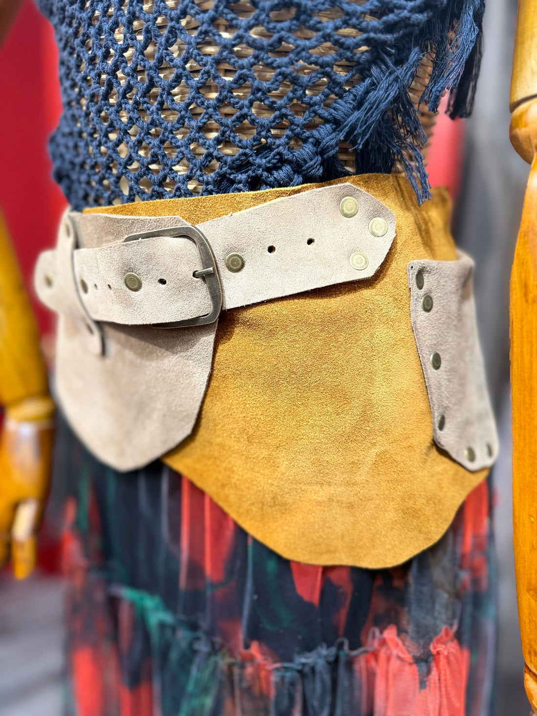 Raven Cep Detaylı Deri Kemer | Bohem Süet El Yapımı Bel Kemer Aksesuar > Kemer butik bohem giyim – Yılday Gür Butik Üsküdar Emaar