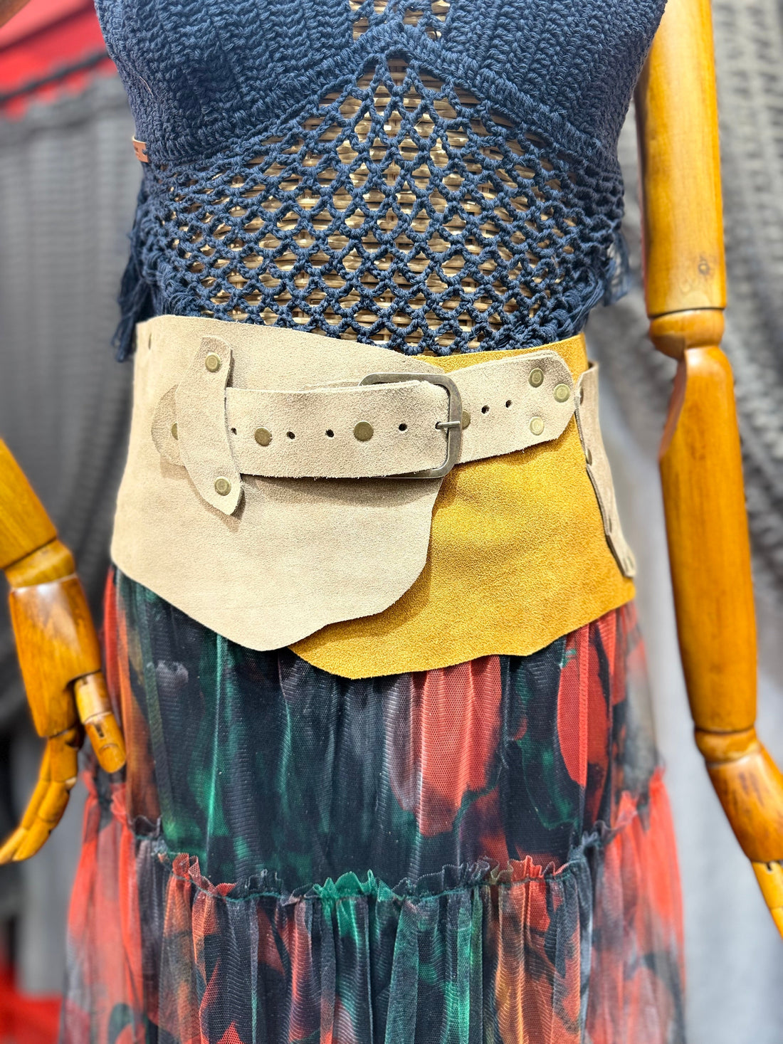 Ravena Cep Detaylı Deri Kemer | Bohem Utility El Yapımı Tasarım Aksesuar > Kemer butik bohem giyim – Yılday Gür Butik Üsküdar Emaar