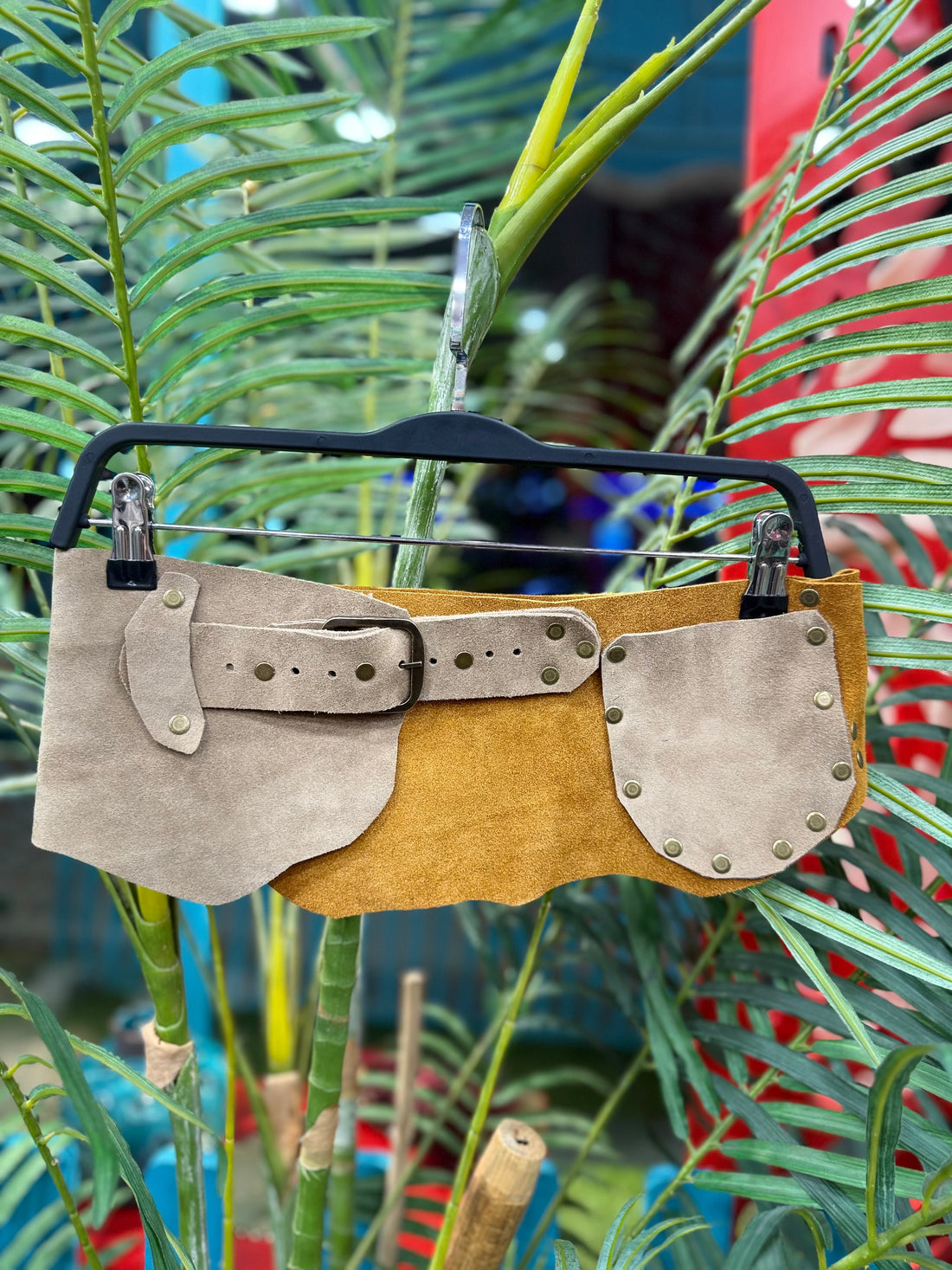 Ravena Cep Detaylı Deri Kemer | Bohem Utility El Yapımı Tasarım Aksesuar > Kemer butik bohem giyim – Yılday Gür Butik Üsküdar Emaar