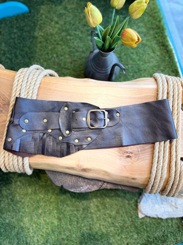 Rhoderick El Yapımı Püsküllü Hakiki Deri Bohem Korse Kemer Aksesuar > Kemer butik bohem giyim – Yılday Gür Butik Üsküdar Emaar