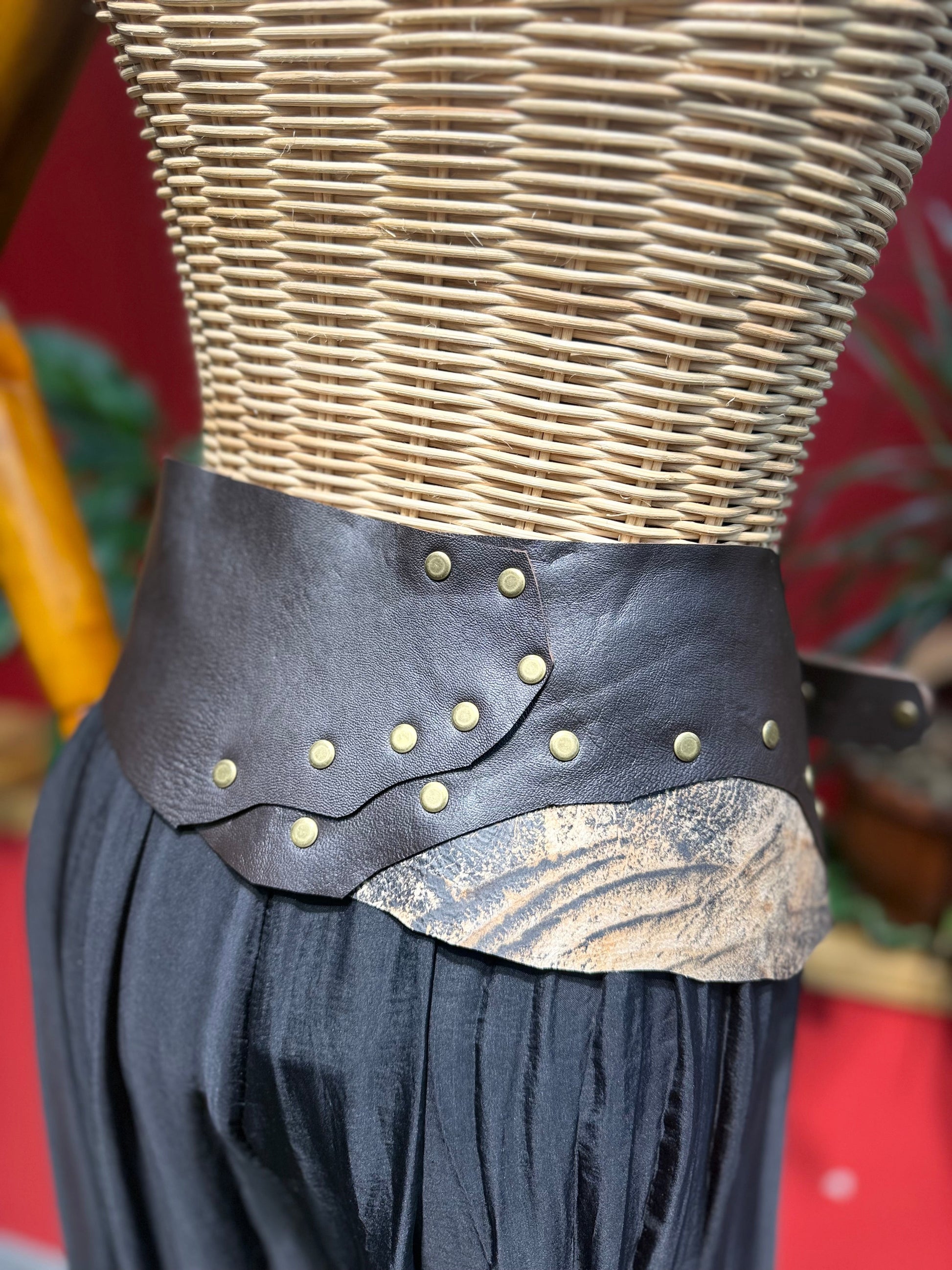 Rune Hakiki Deri El Yapımı Tribal Western Kemer Aksesuar > Kemer butik bohem giyim – Yılday Gür Butik Üsküdar Emaar