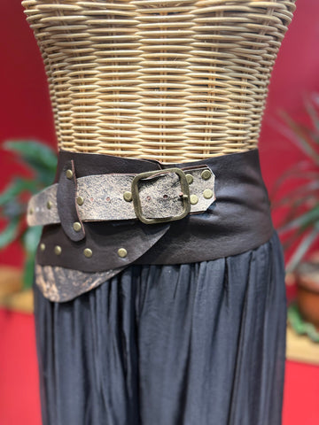 Rune Hakiki Deri El Yapımı Tribal Western Kemer Aksesuar > Kemer butik bohem giyim – Yılday Gür Butik Üsküdar Emaar