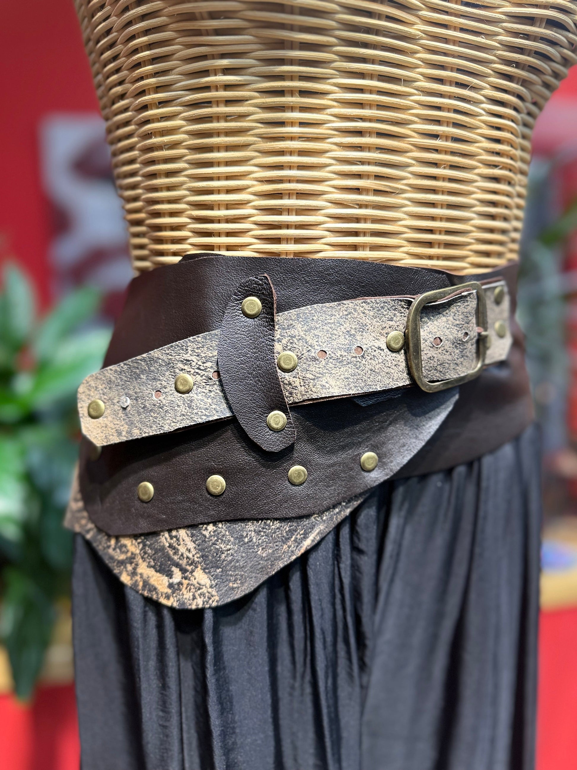 Rune Hakiki Deri El Yapımı Tribal Western Kemer Aksesuar > Kemer butik bohem giyim – Yılday Gür Butik Üsküdar Emaar